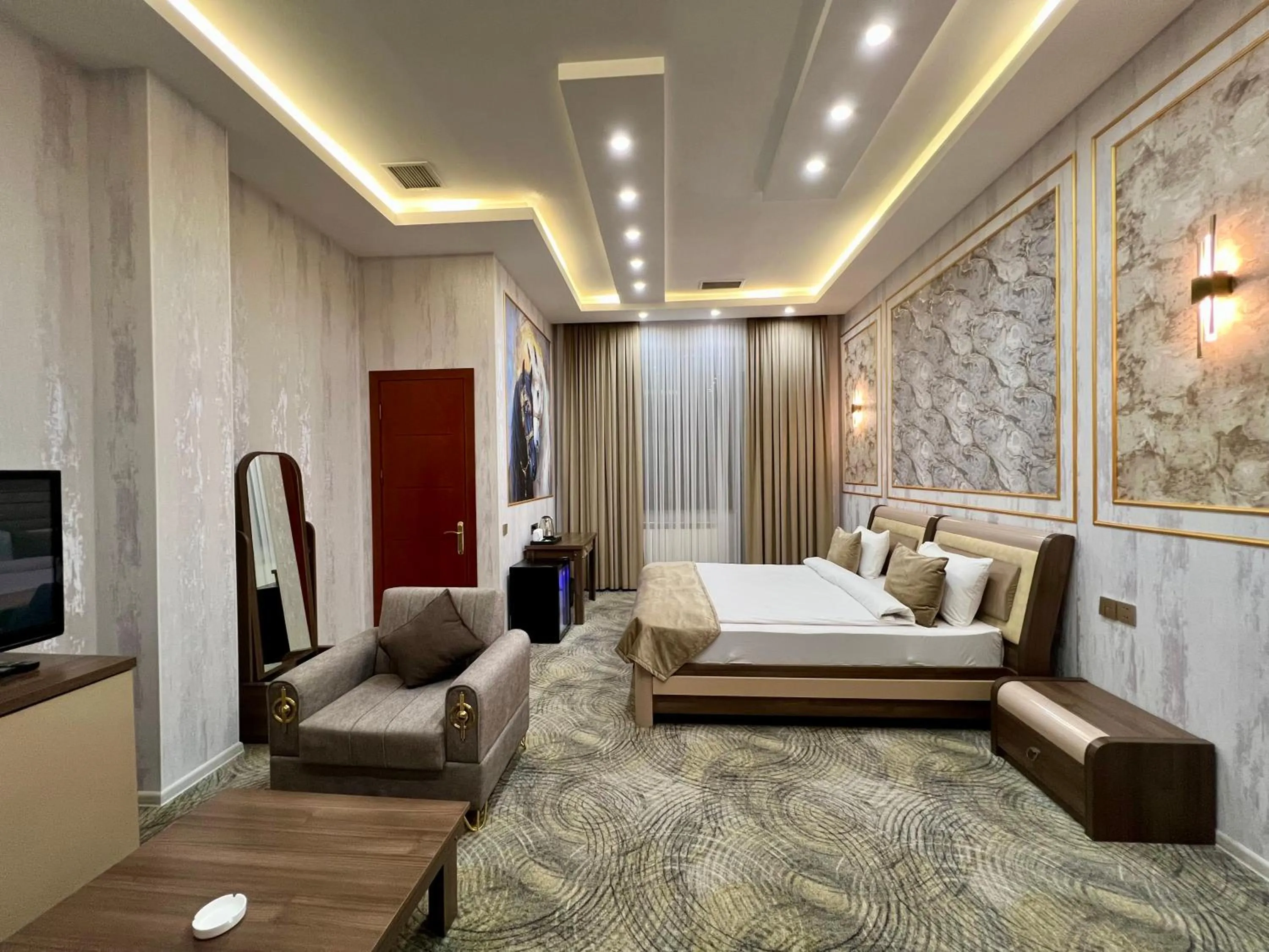 Photo of the whole room, Bed in Royal Mansion Hotel