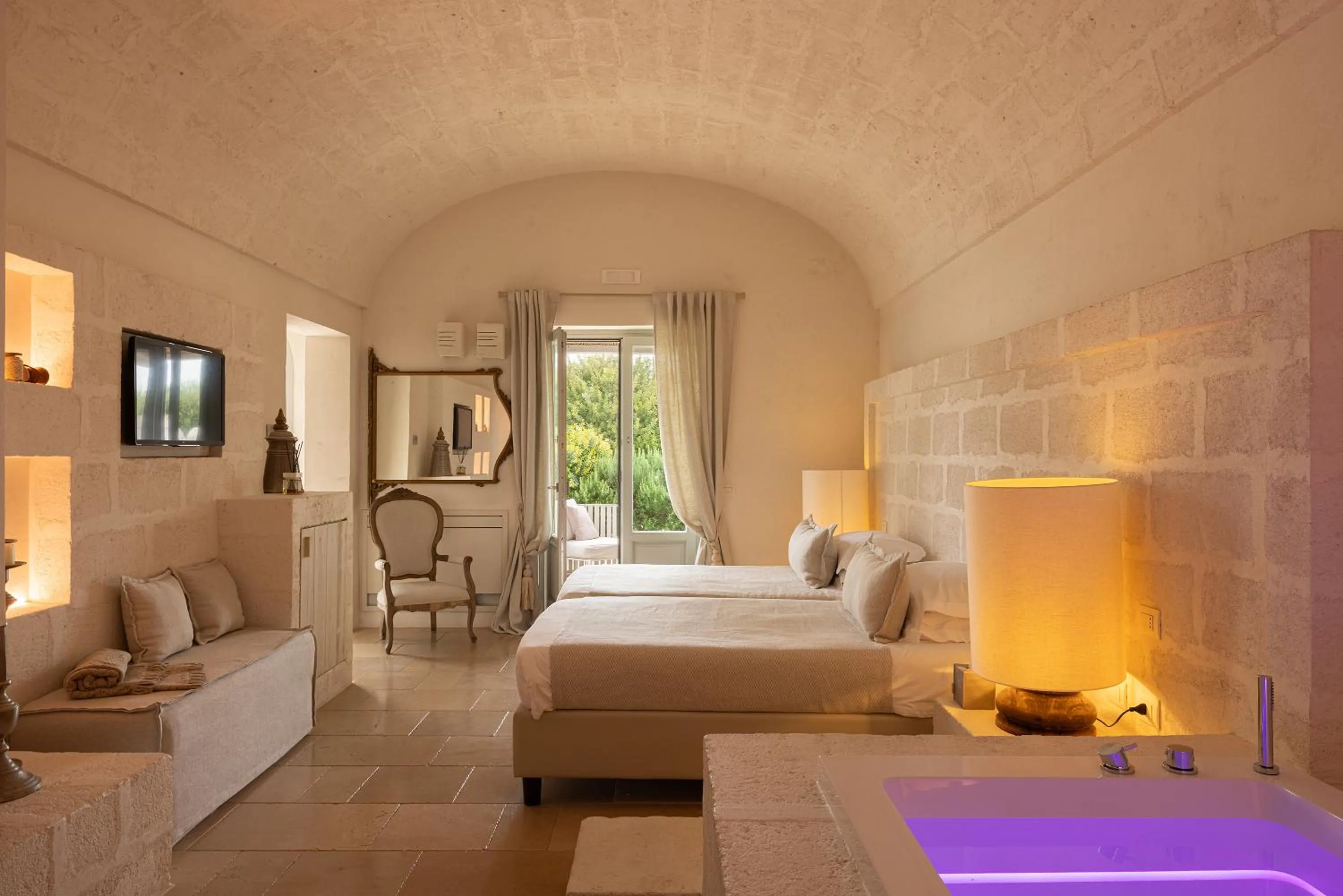 Hot Tub, Bed in Masseria San Francesco