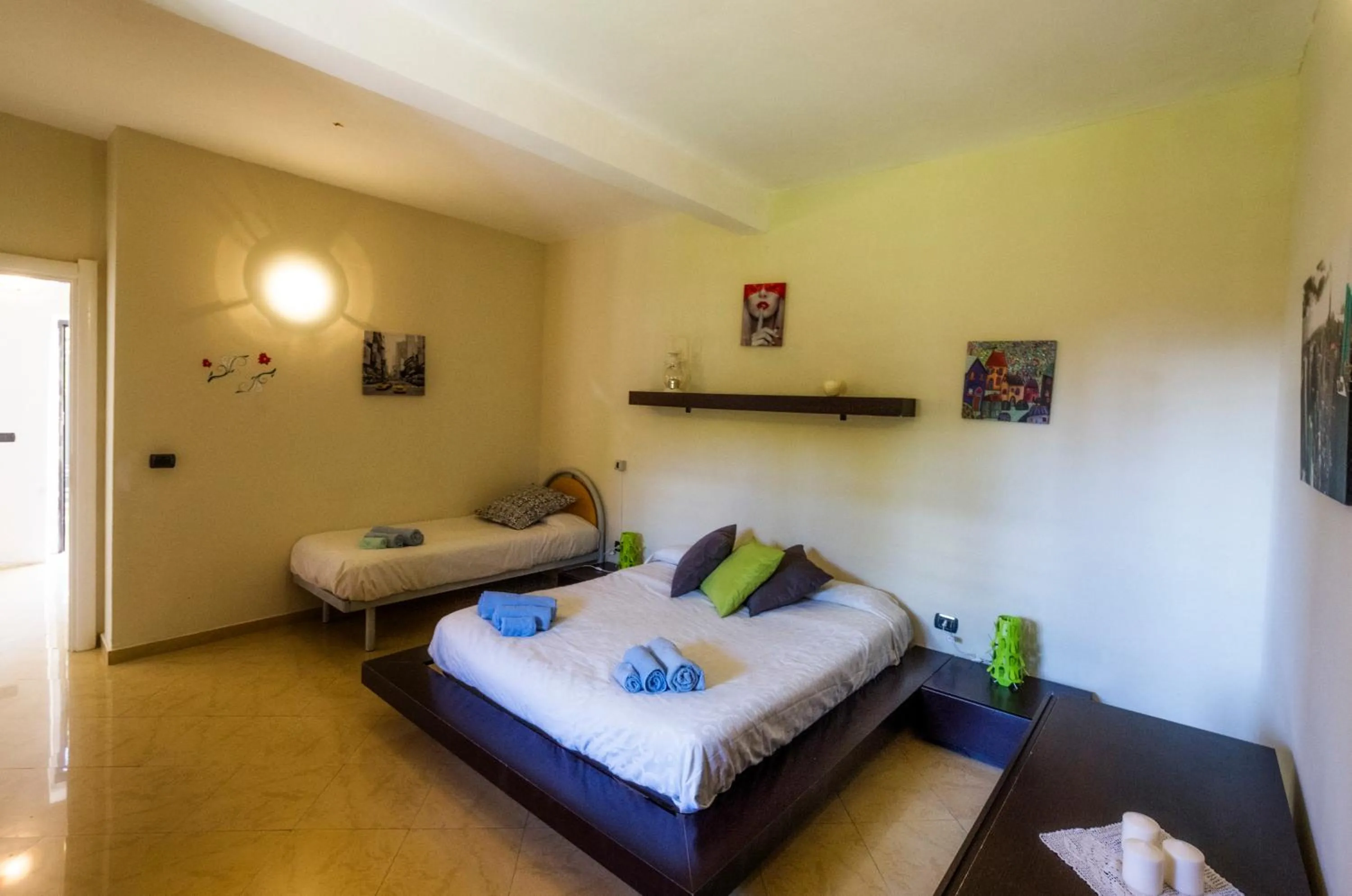 Photo of the whole room, Bed in Hotel Rainbow