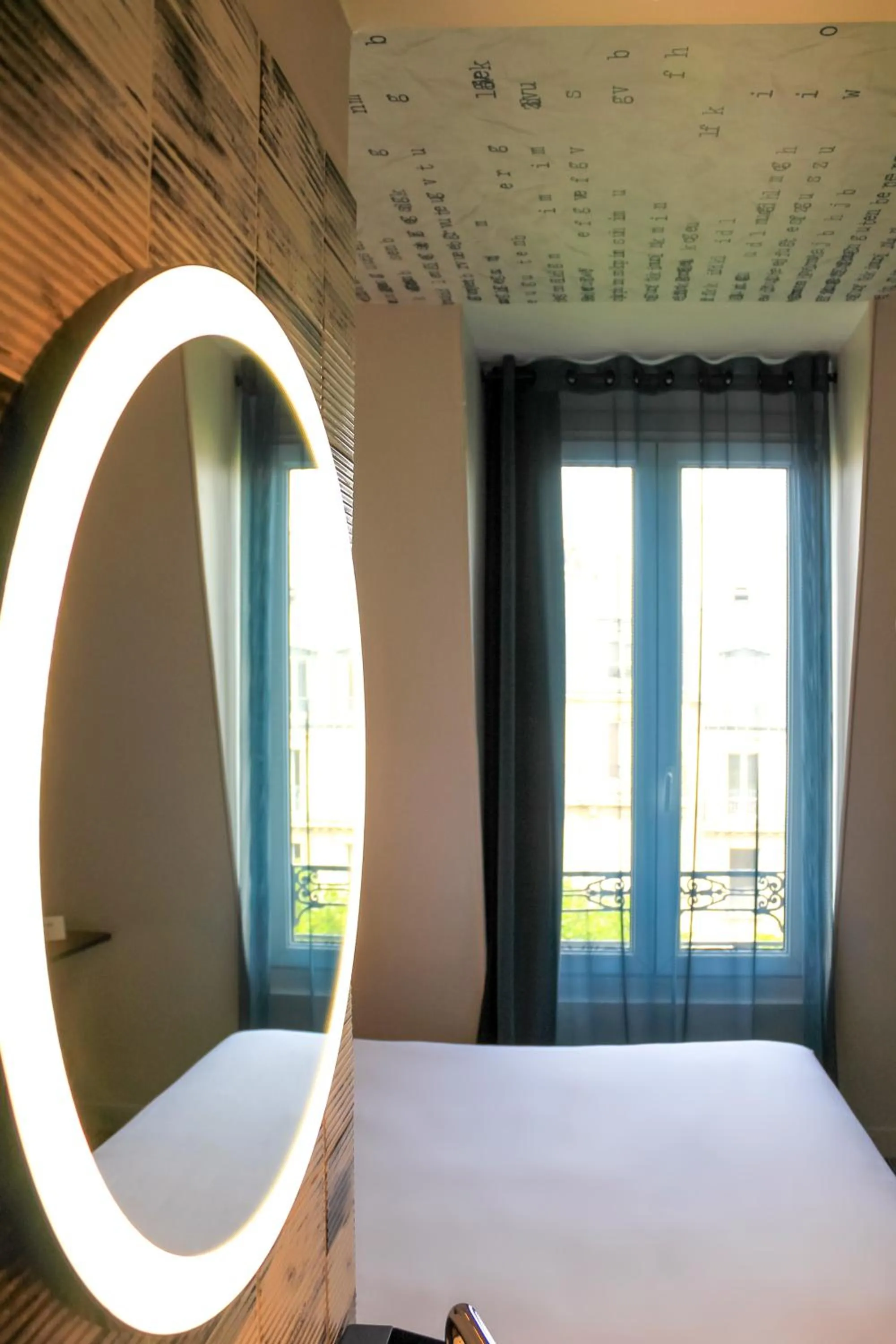 Bedroom, Bed in Ibis Styles Hotel Paris Gare de Lyon Bastille