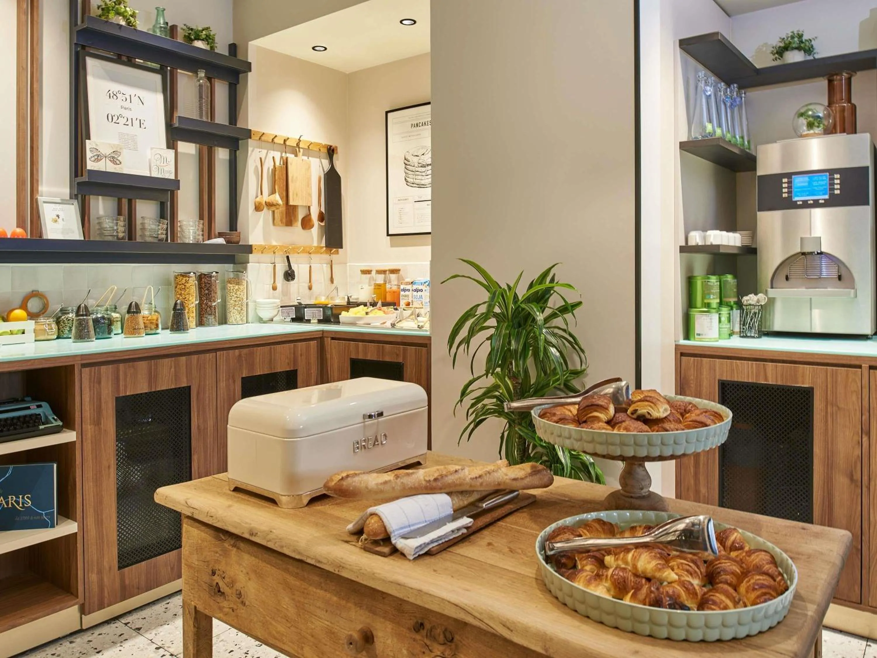 Breakfast in Ibis Styles Hotel Paris Gare de Lyon Bastille