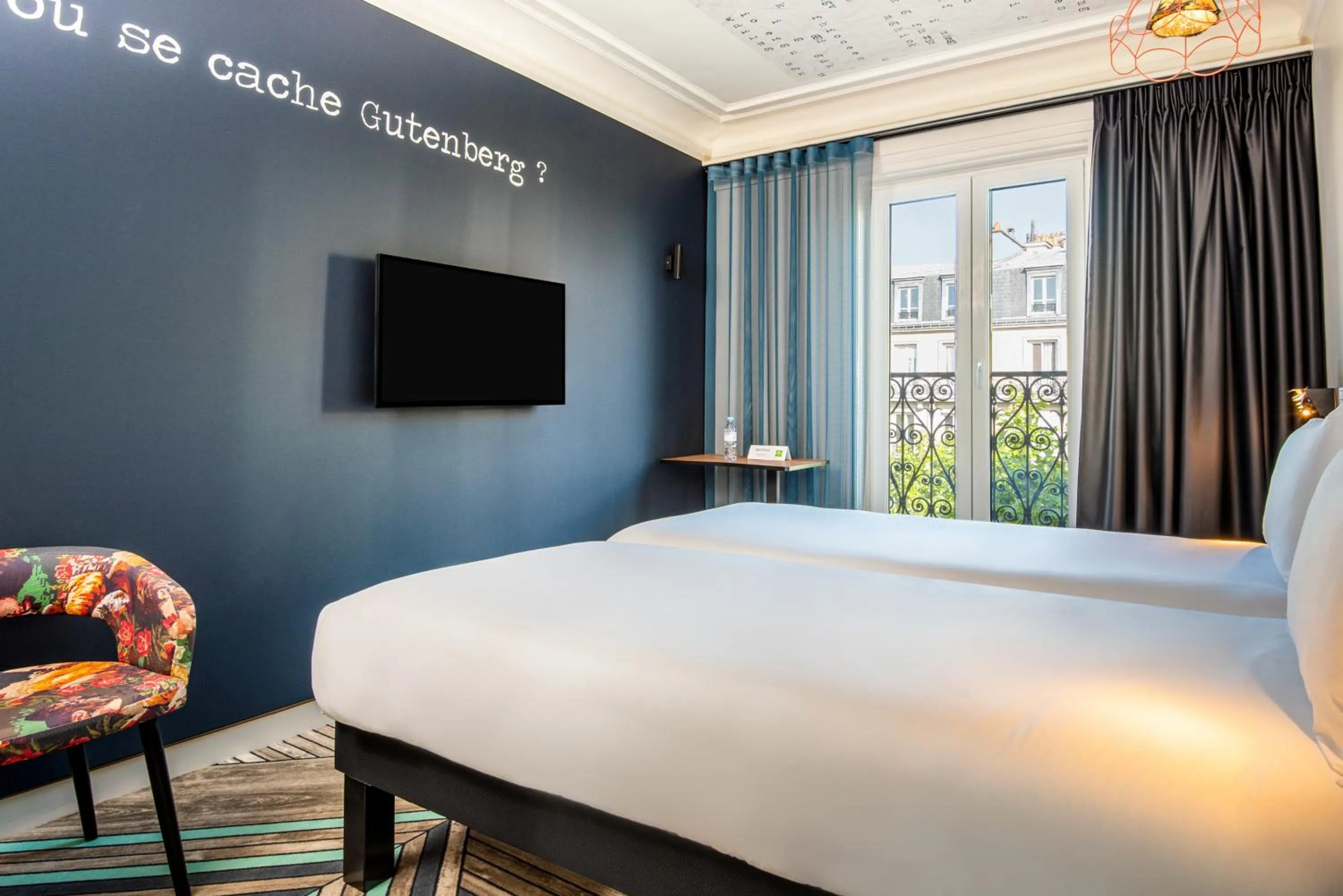 Photo of the whole room, Bed in Ibis Styles Hotel Paris Gare de Lyon Bastille