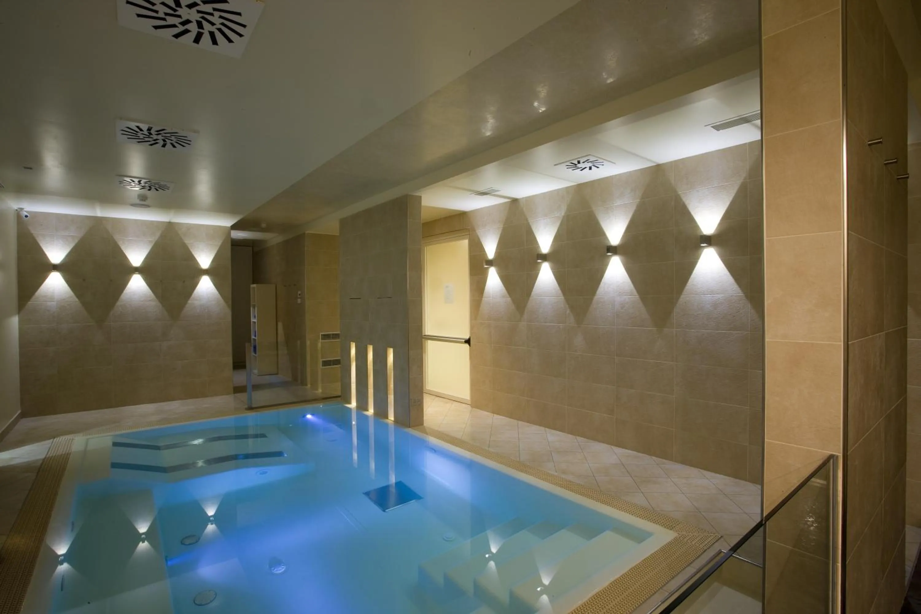 Hot Tub in Hotel Consuelo