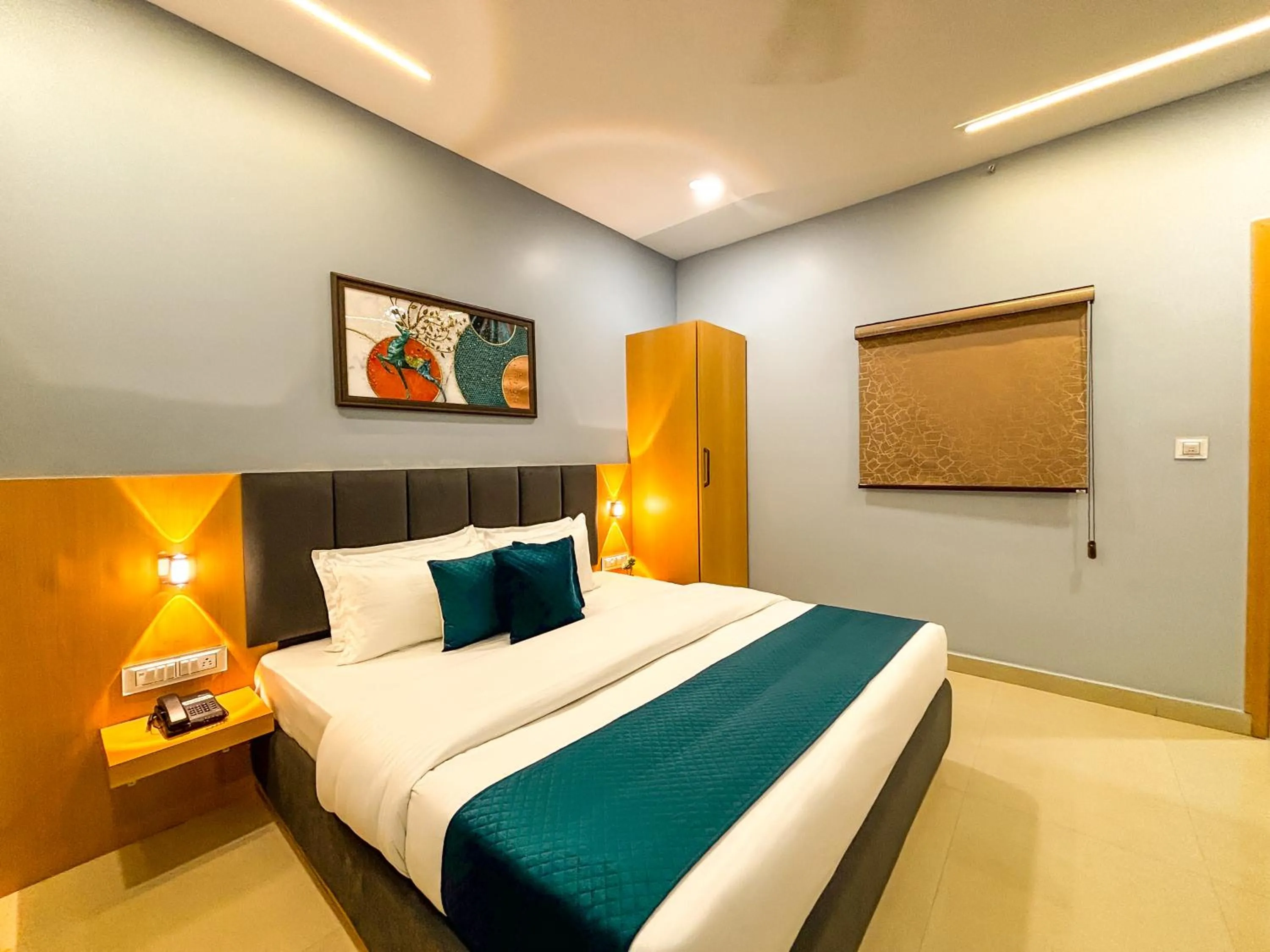 Bedroom, Bed in Hotel Manas Inn