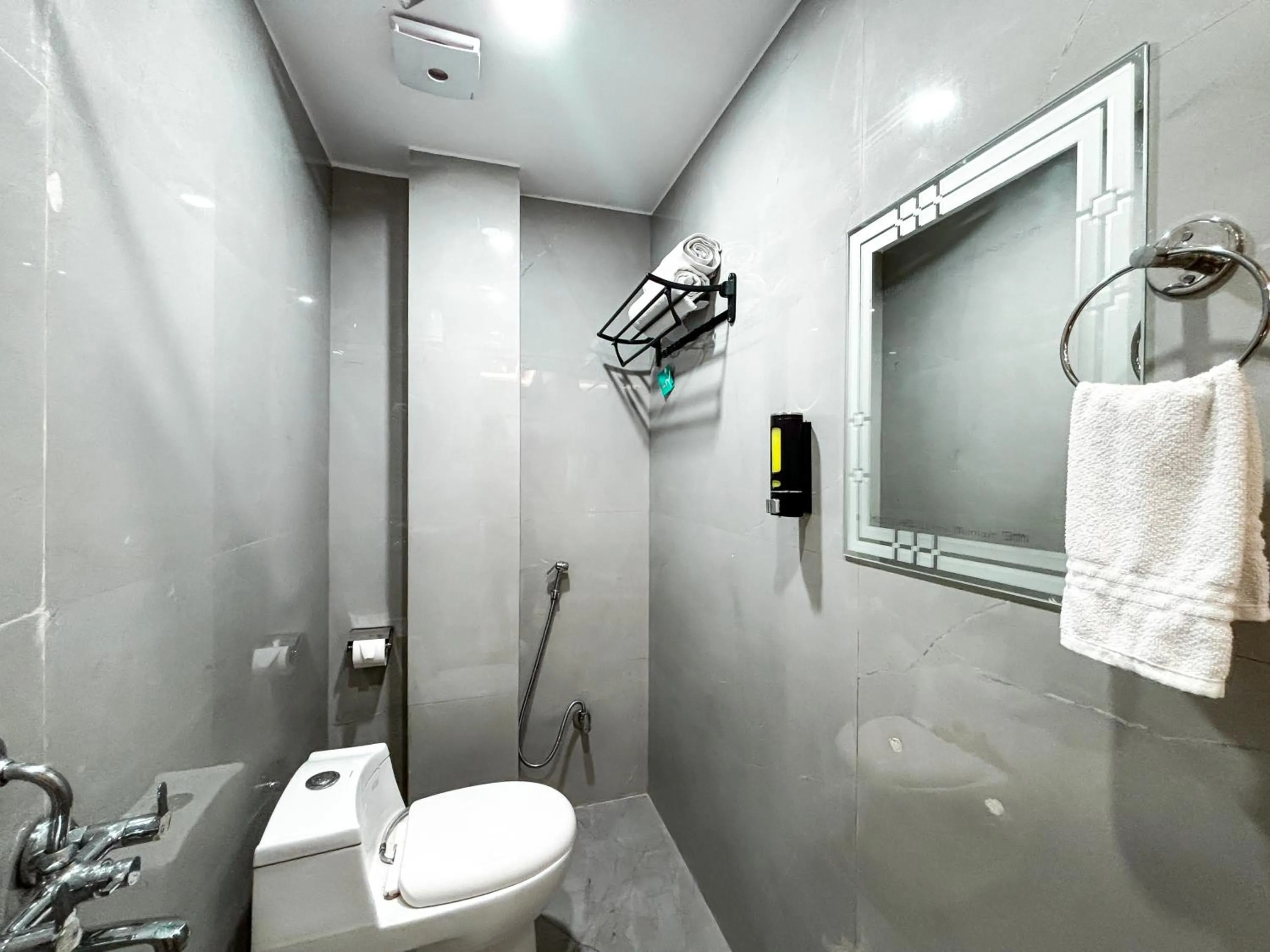 Bathroom in Hotel Manas Inn