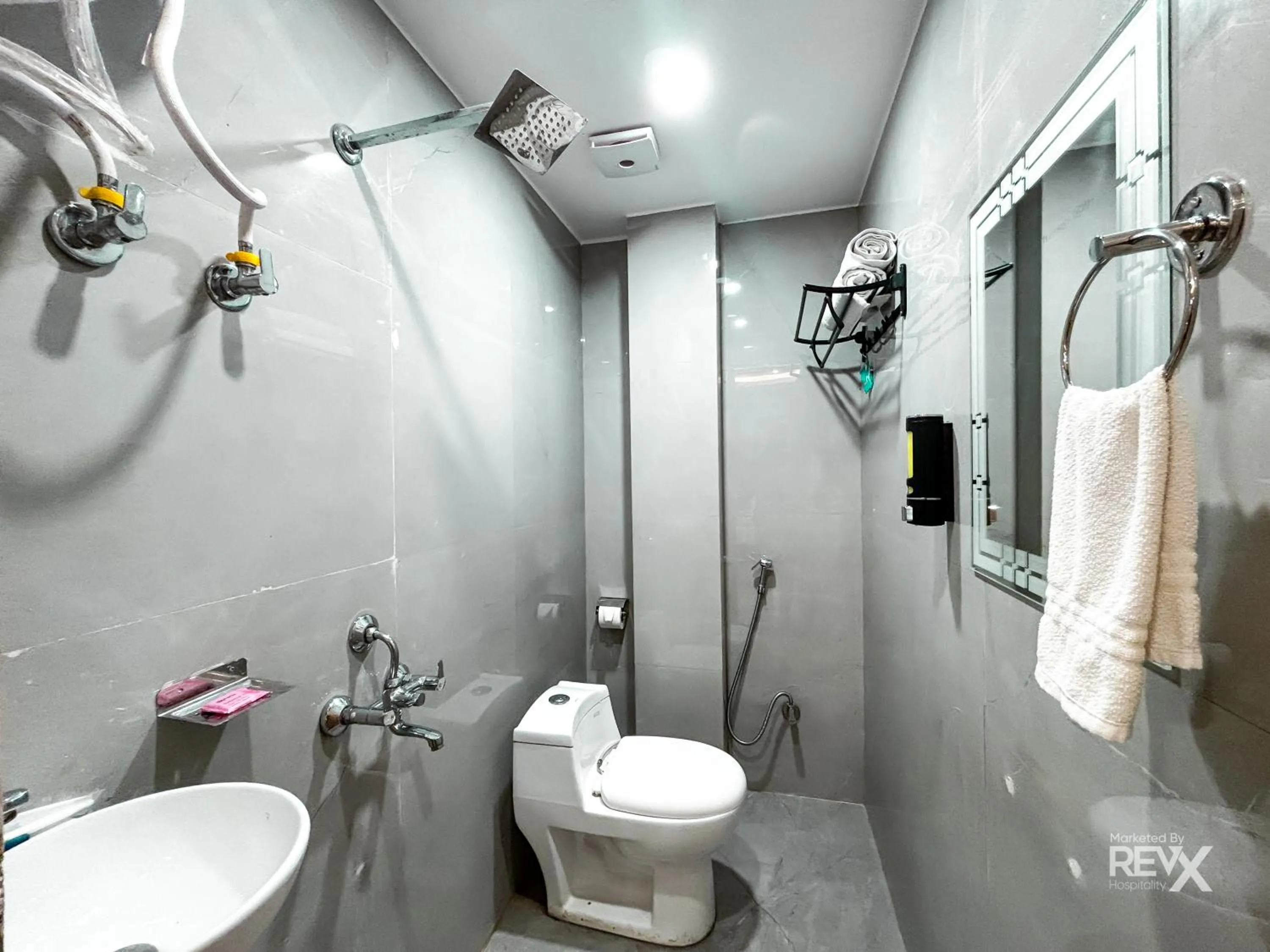 Bathroom in Hotel Manas Inn