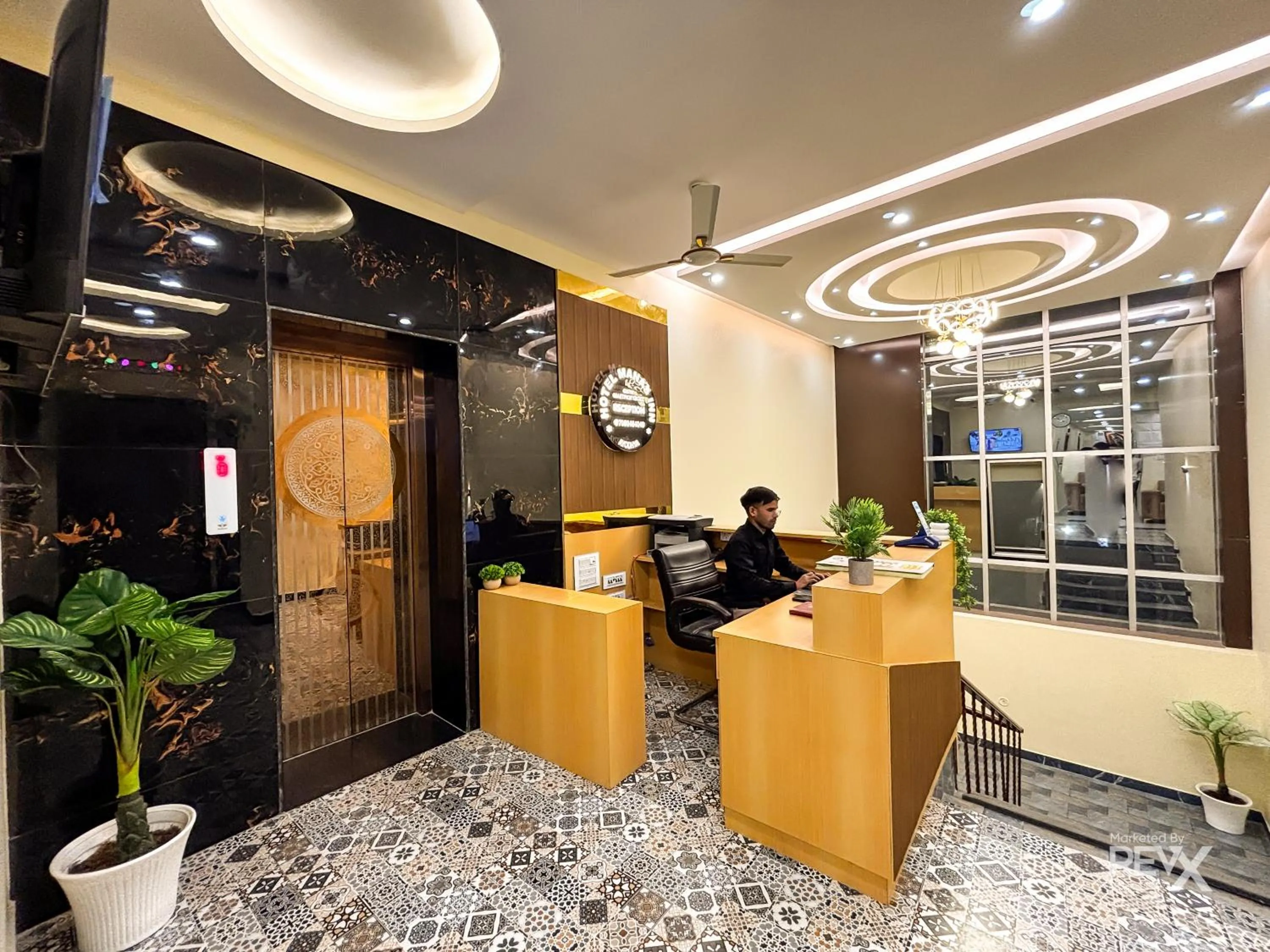 On-site shops in Hotel Manas Inn