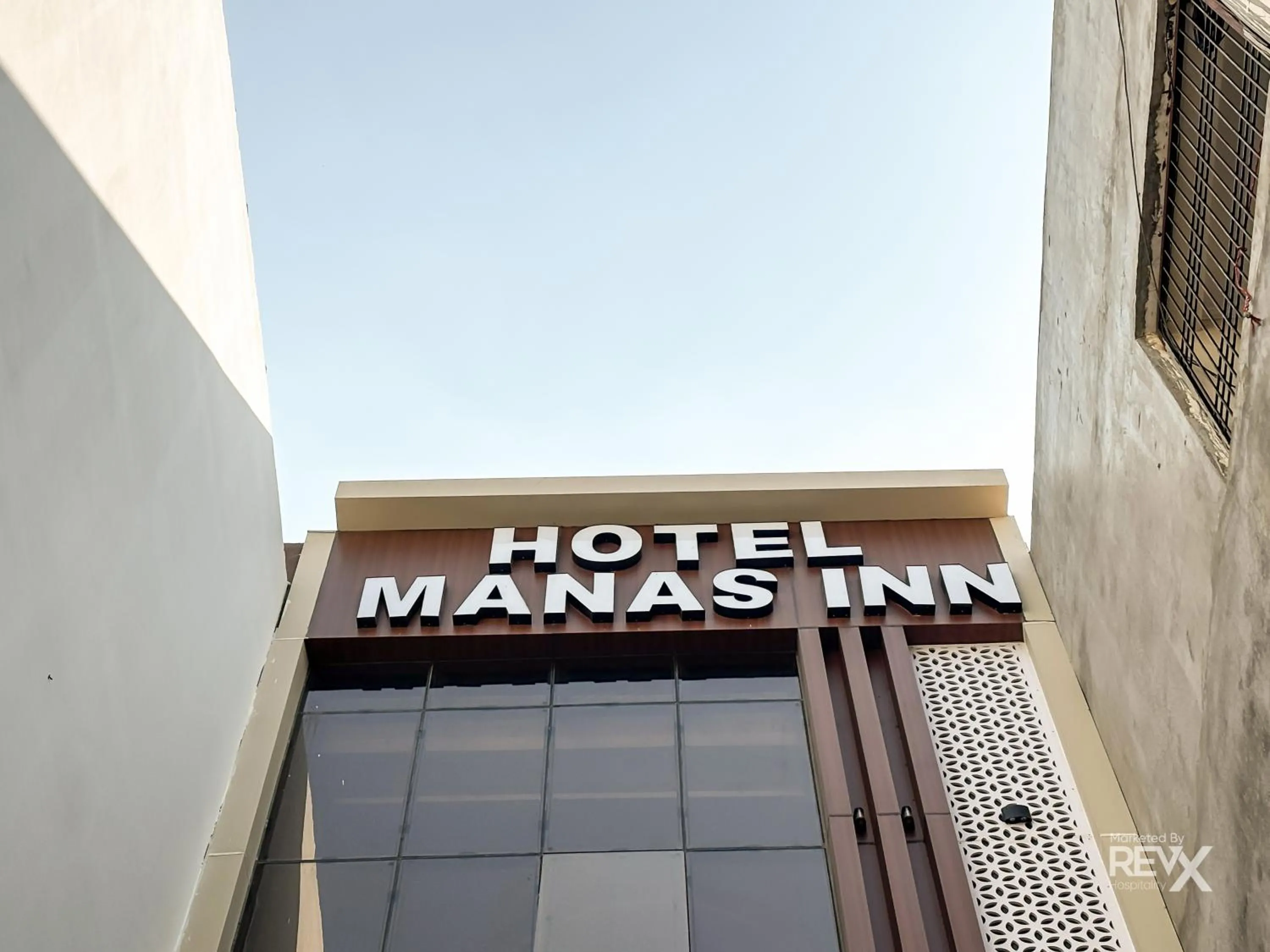Facade/entrance in Hotel Manas Inn