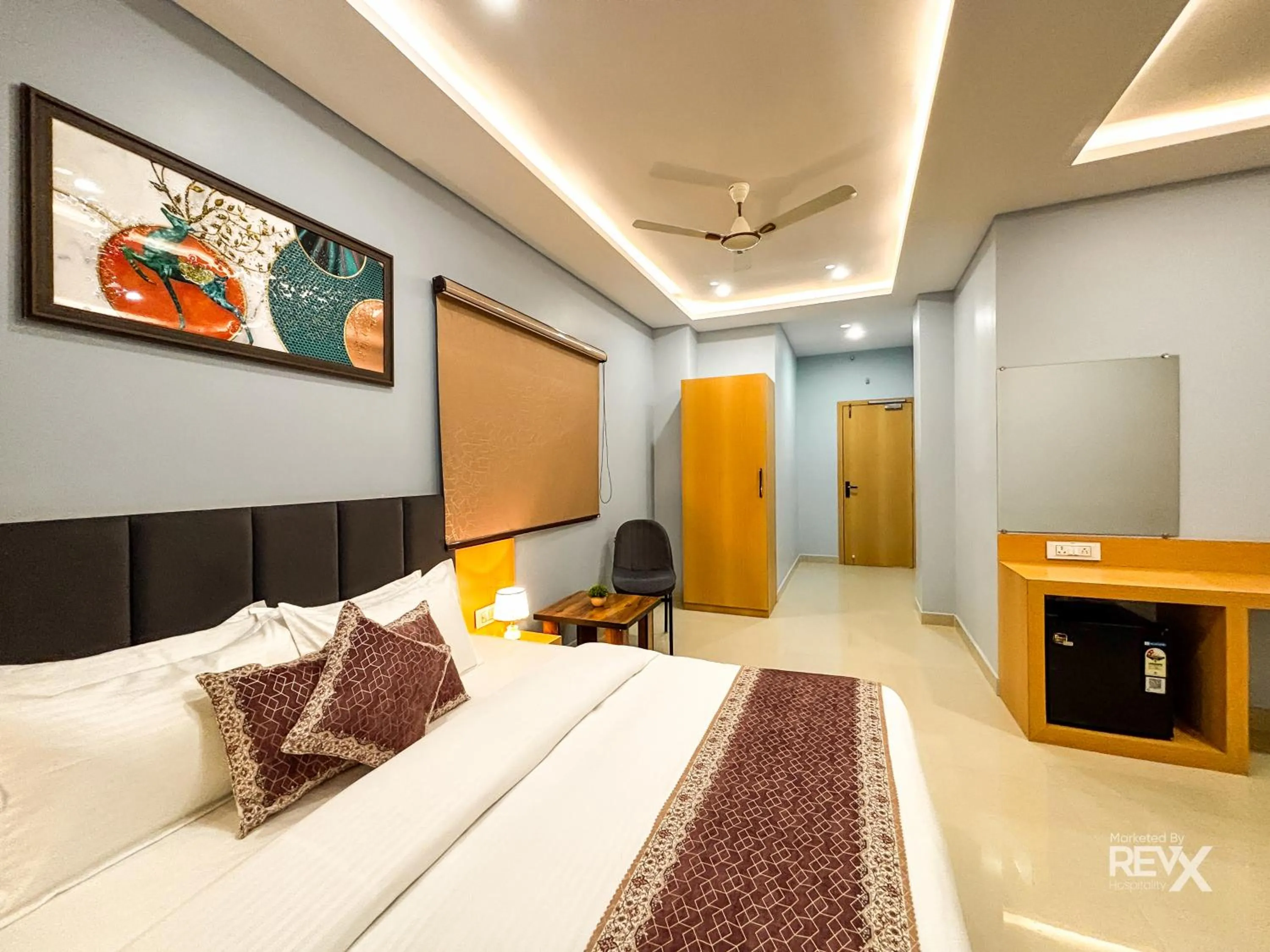 Bed in Hotel Manas Inn