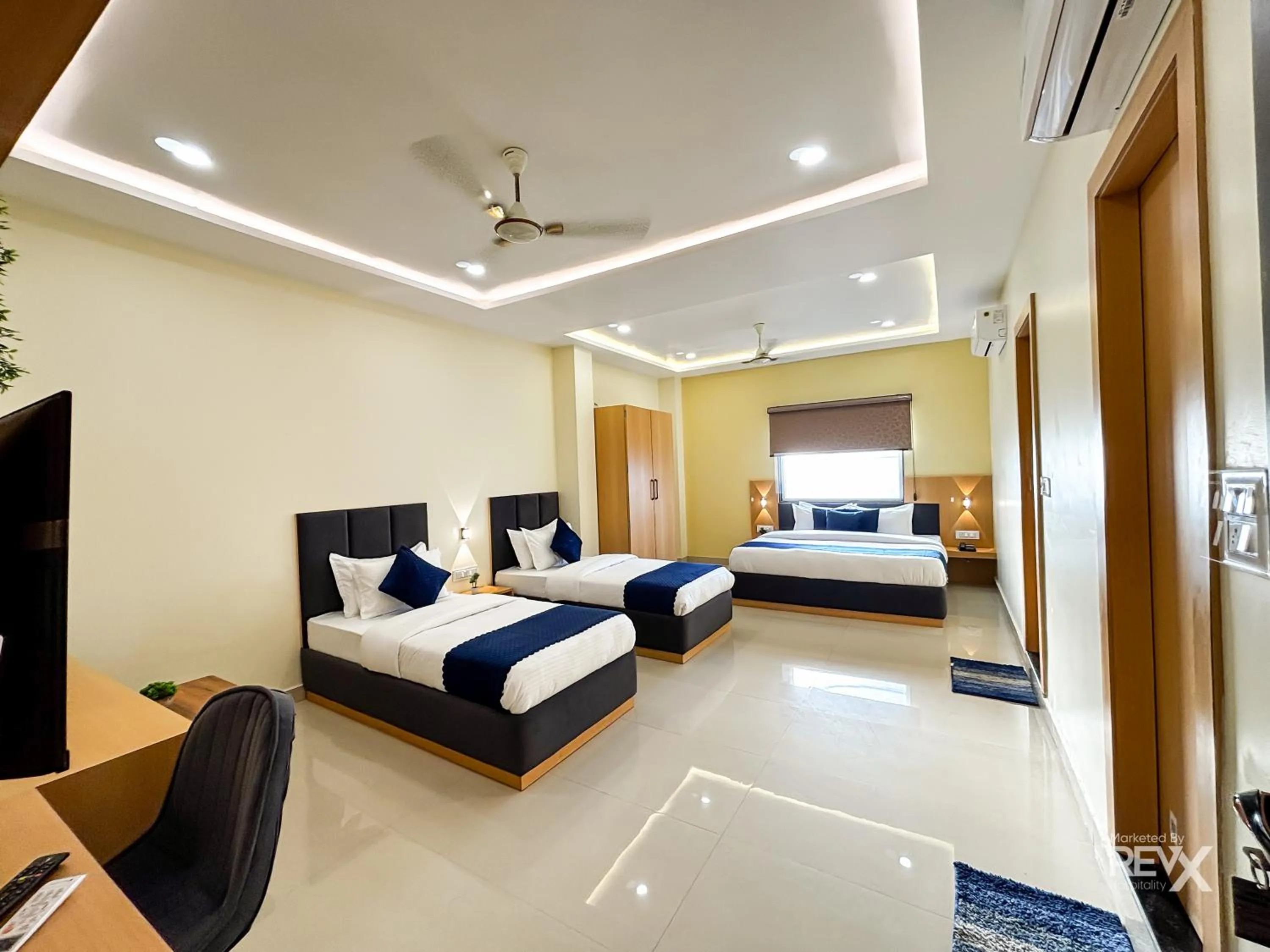 Bed in Hotel Manas Inn