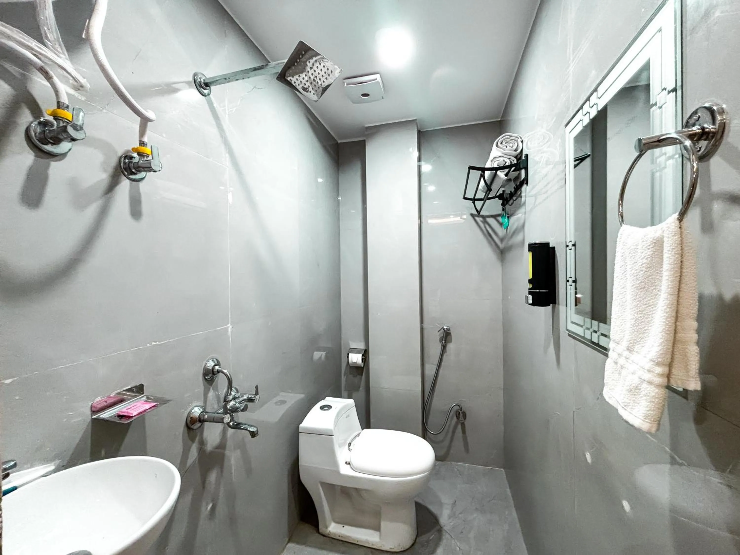 Bathroom in Hotel Manas Inn