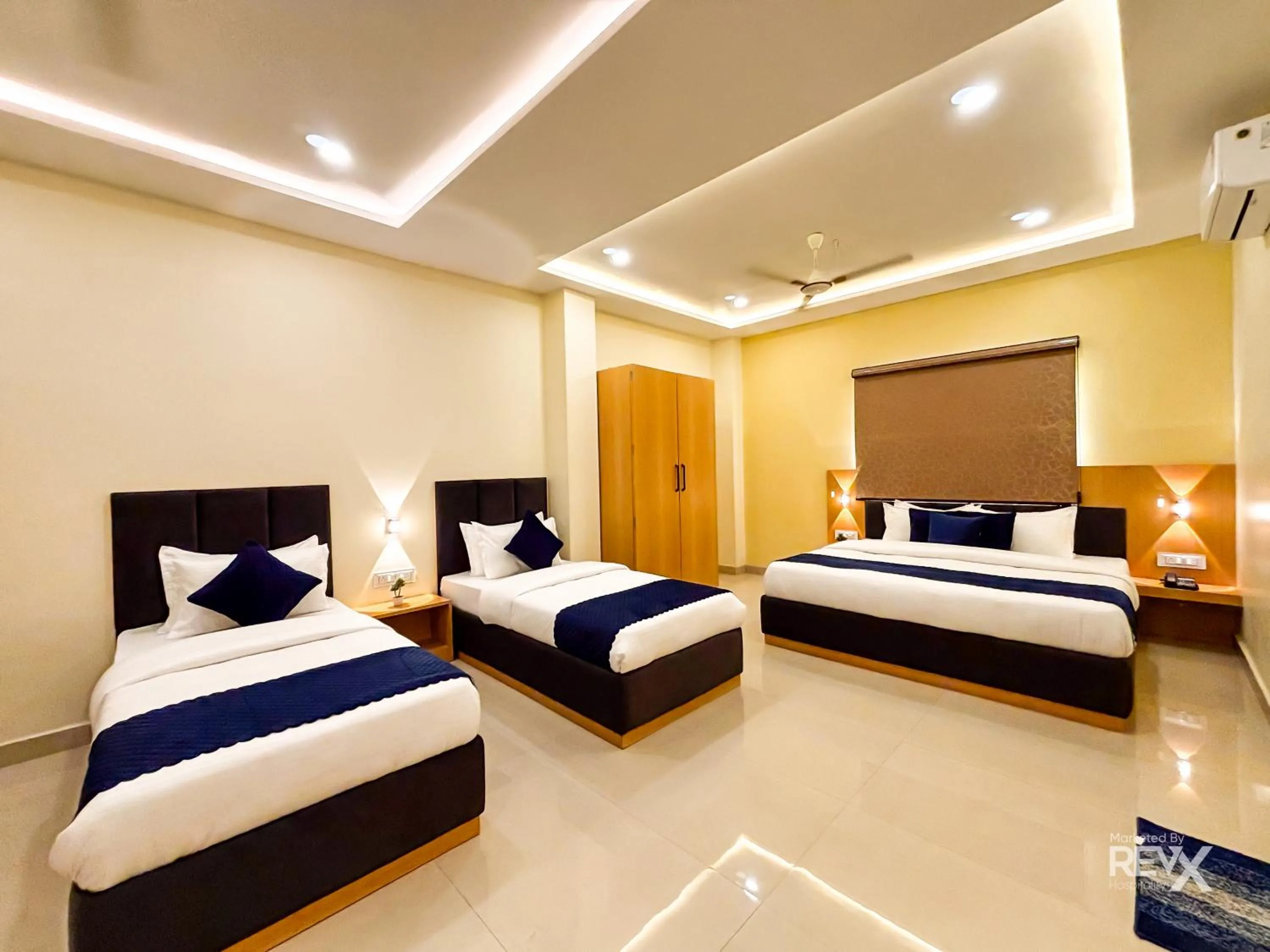 Bed in Hotel Manas Inn
