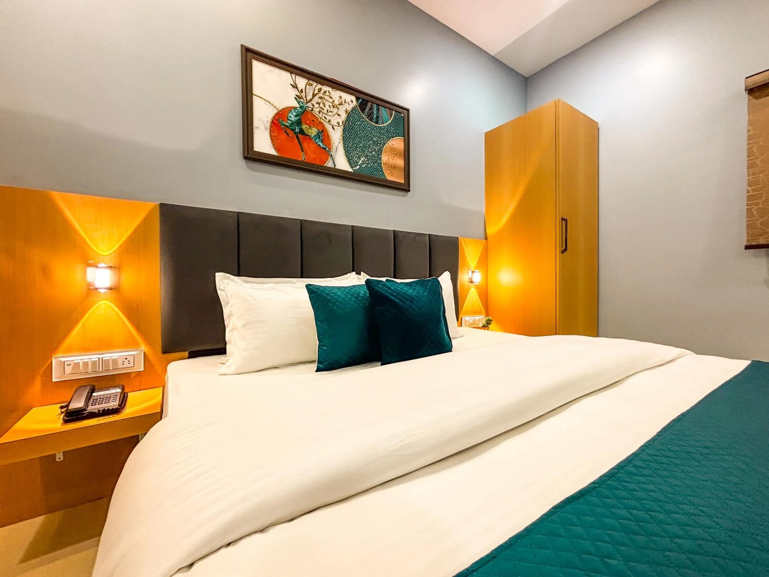 Bed in Hotel Manas Inn