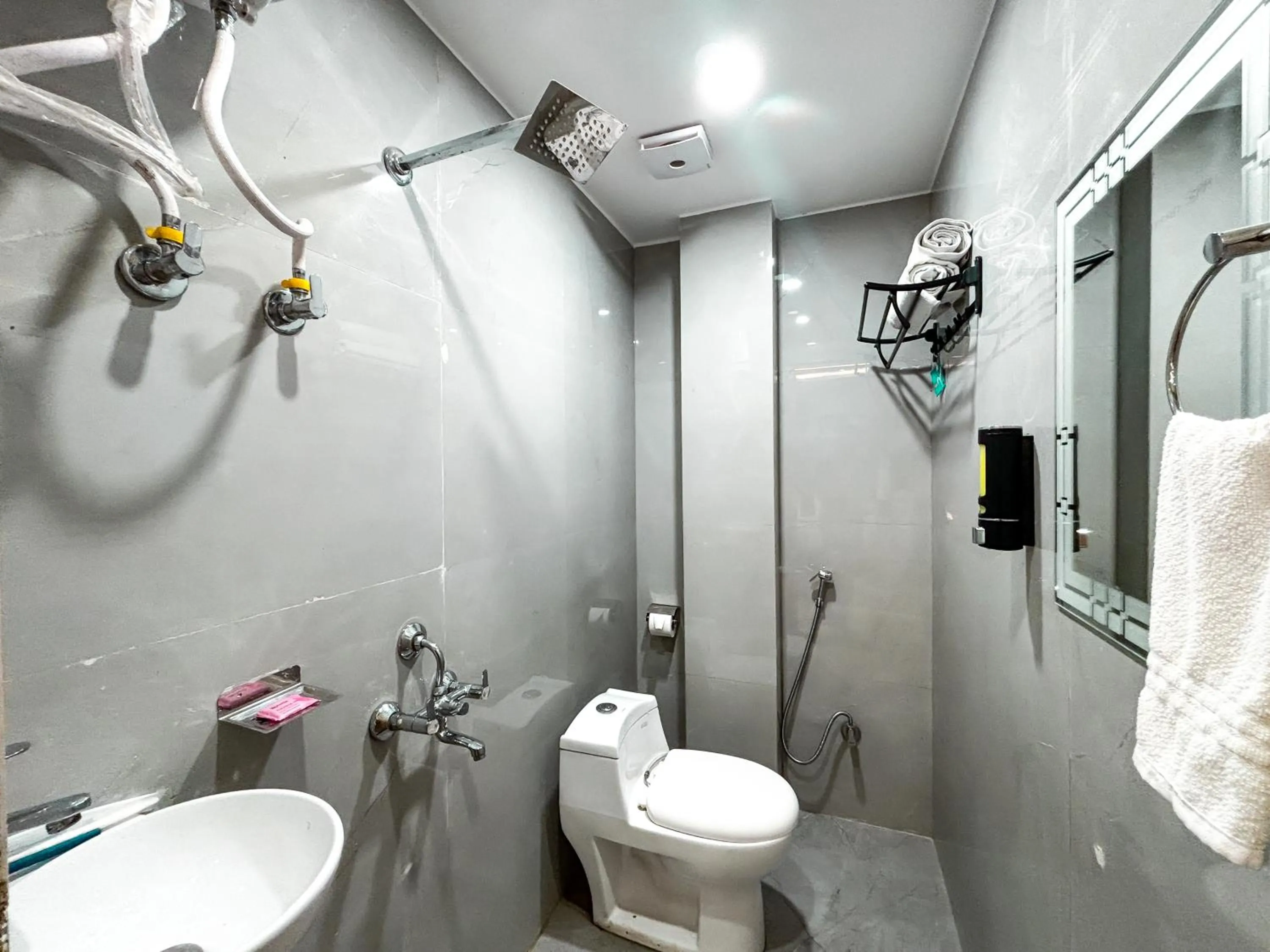 Toilet in Hotel Manas Inn