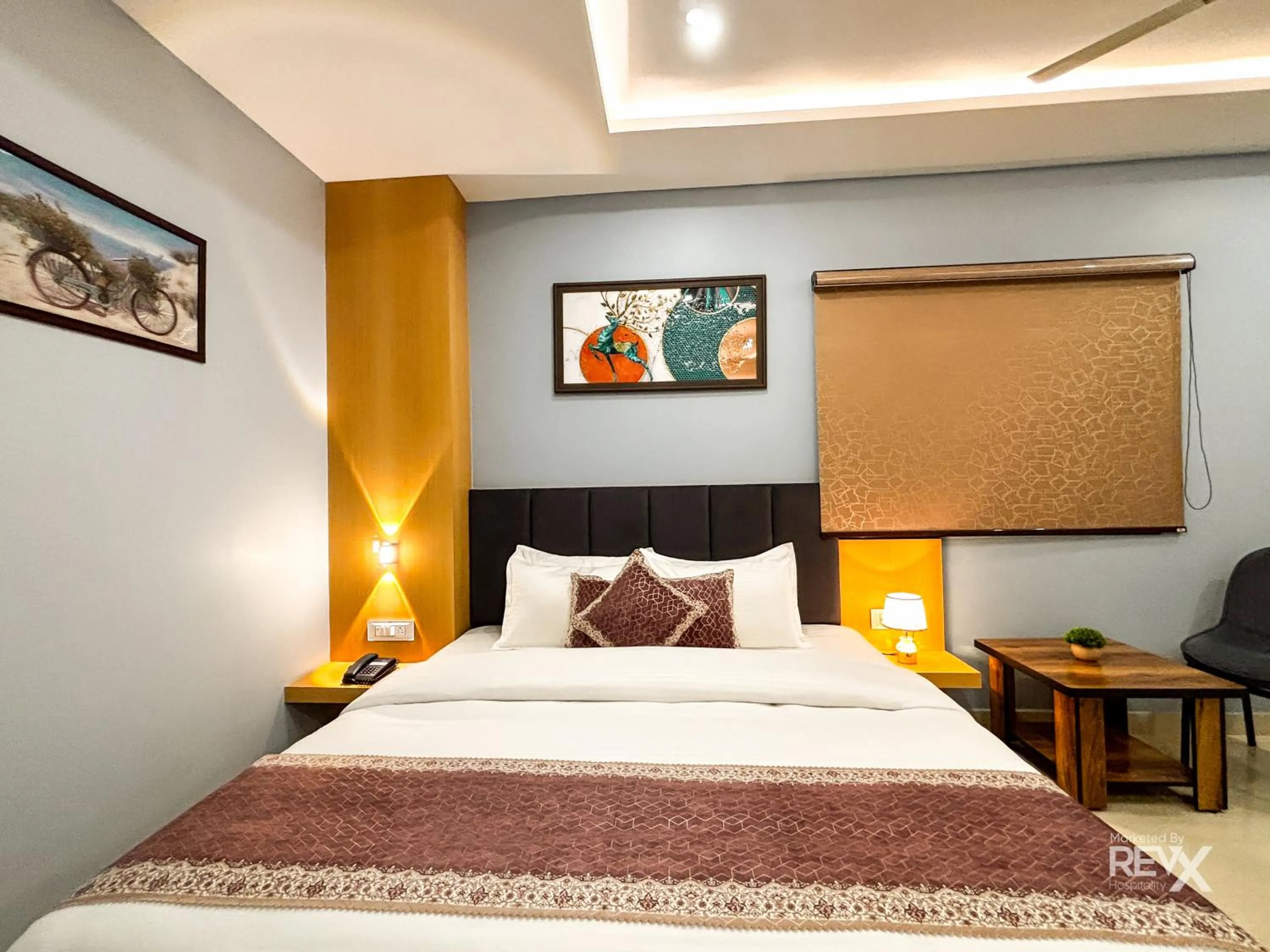 Bed in Hotel Manas Inn