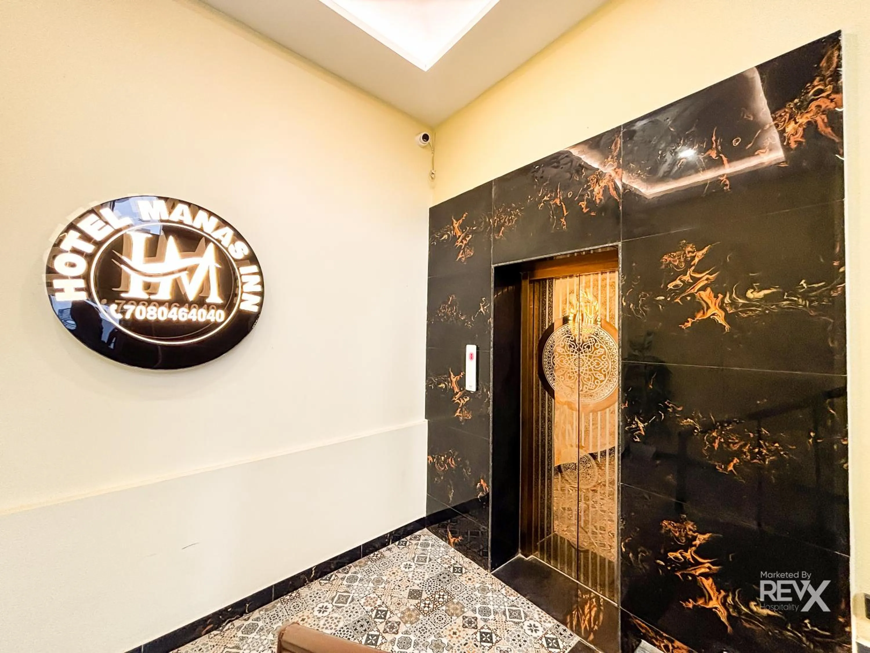 elevator in Hotel Manas Inn