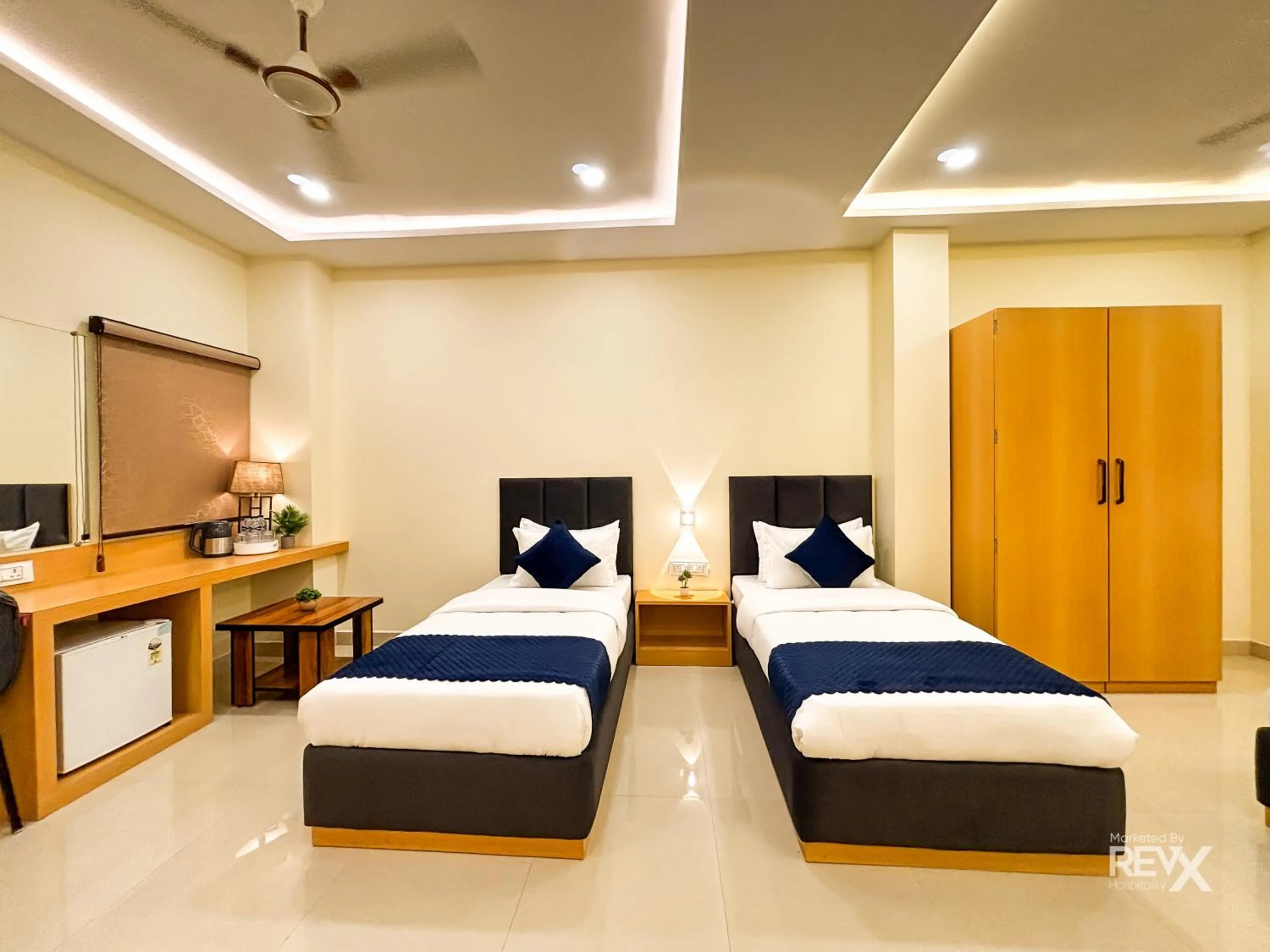 Bed in Hotel Manas Inn