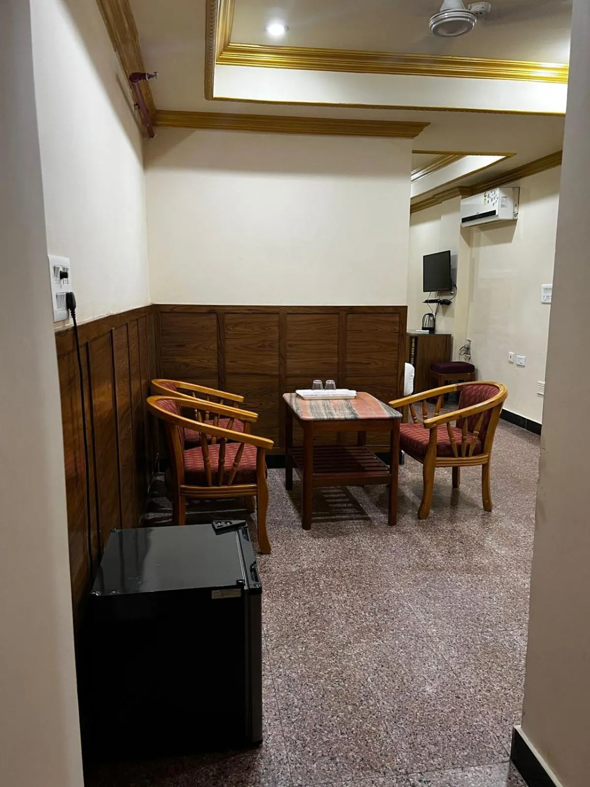 Hotel I K London Residency