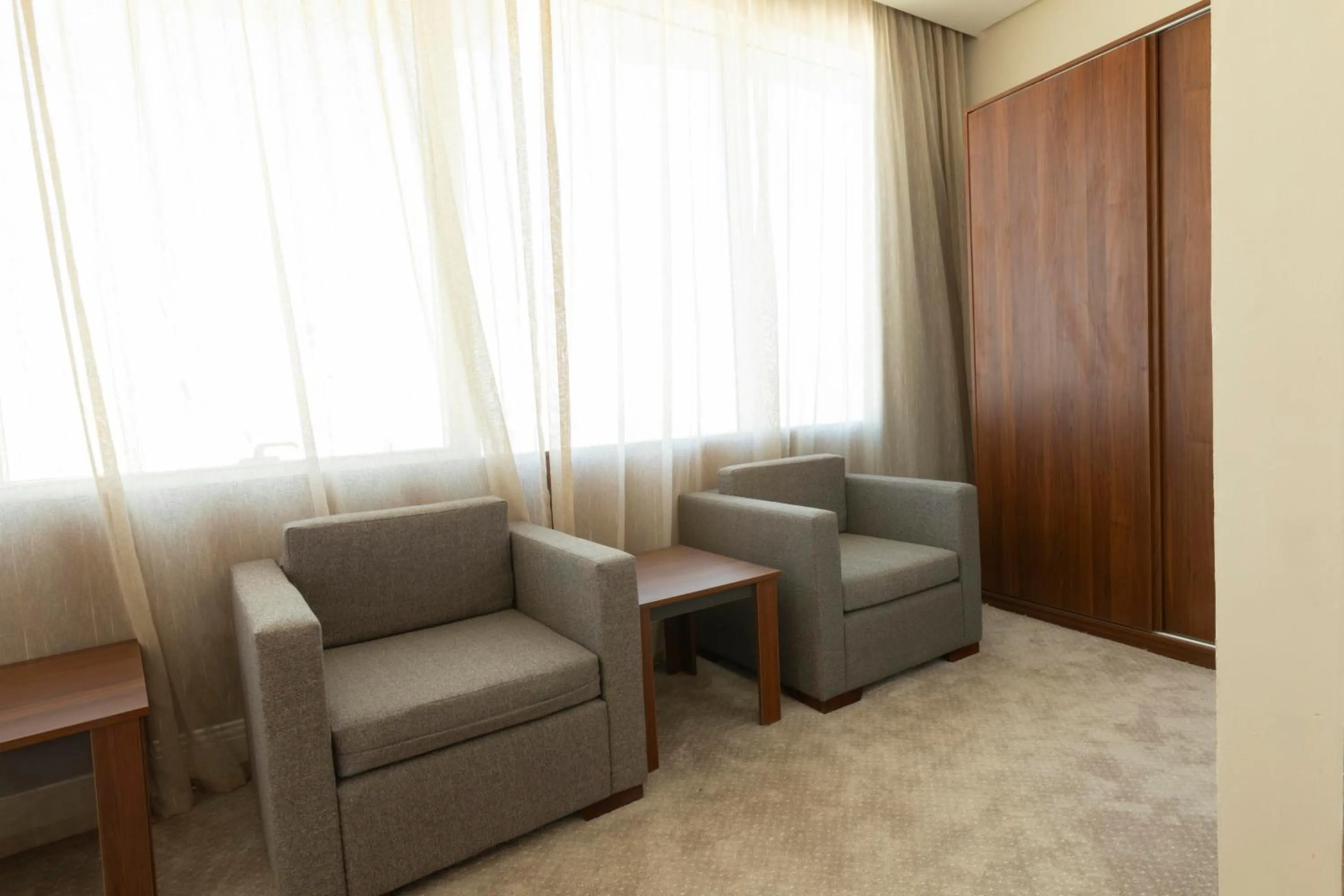 Seating area in Park Avenues Hotel