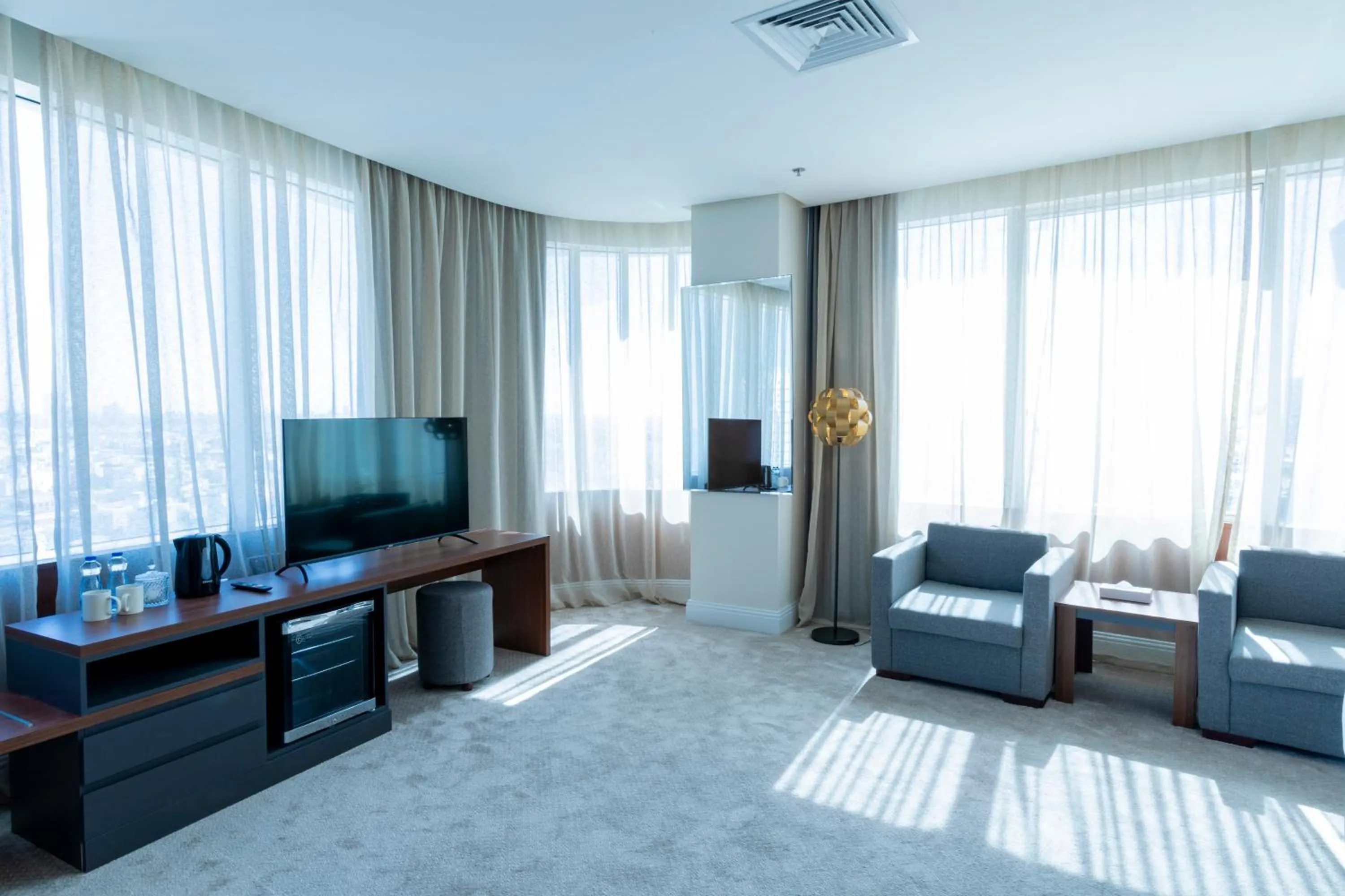 TV and multimedia in Park Avenues Hotel