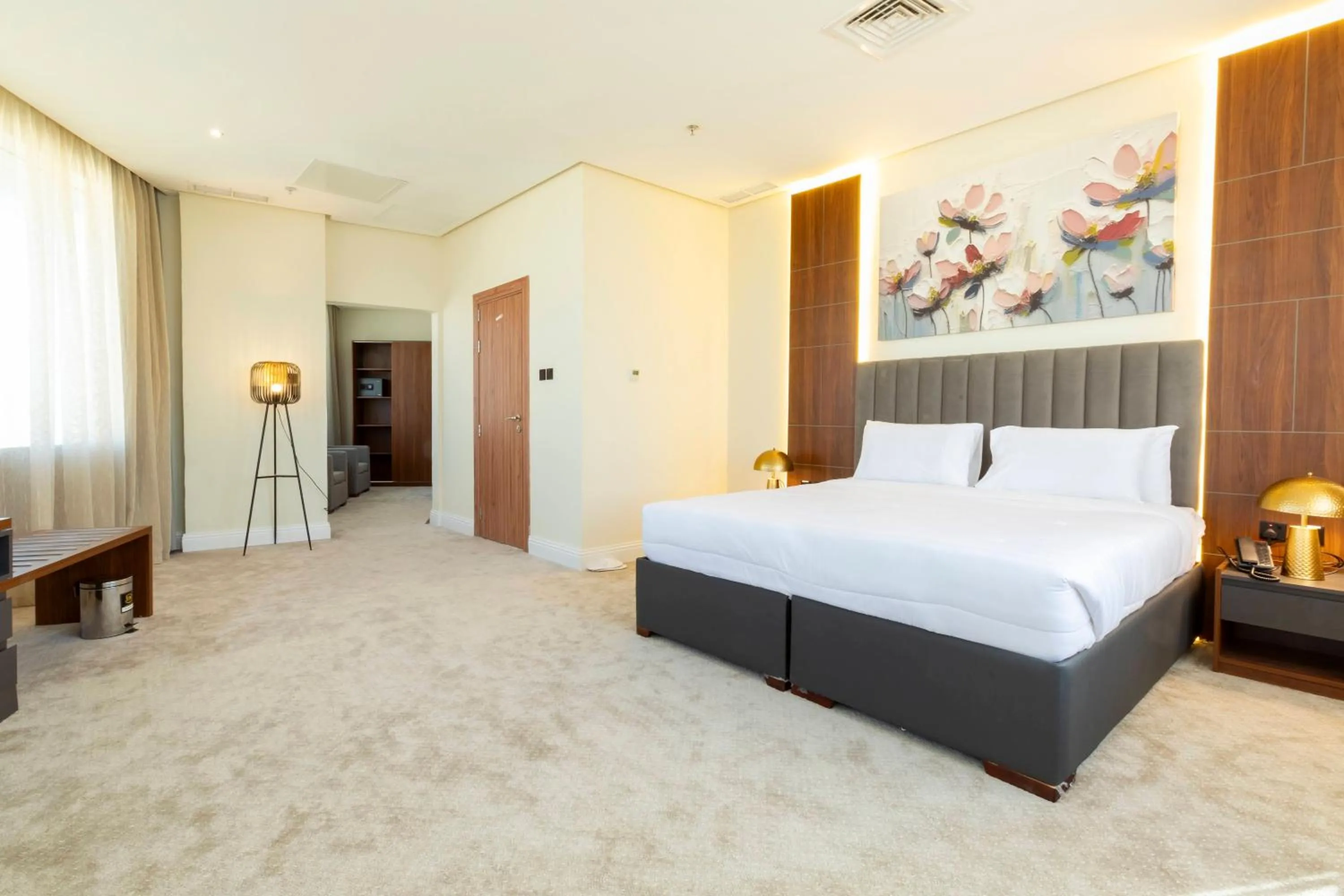 Photo of the whole room, Bed in Park Avenues Hotel