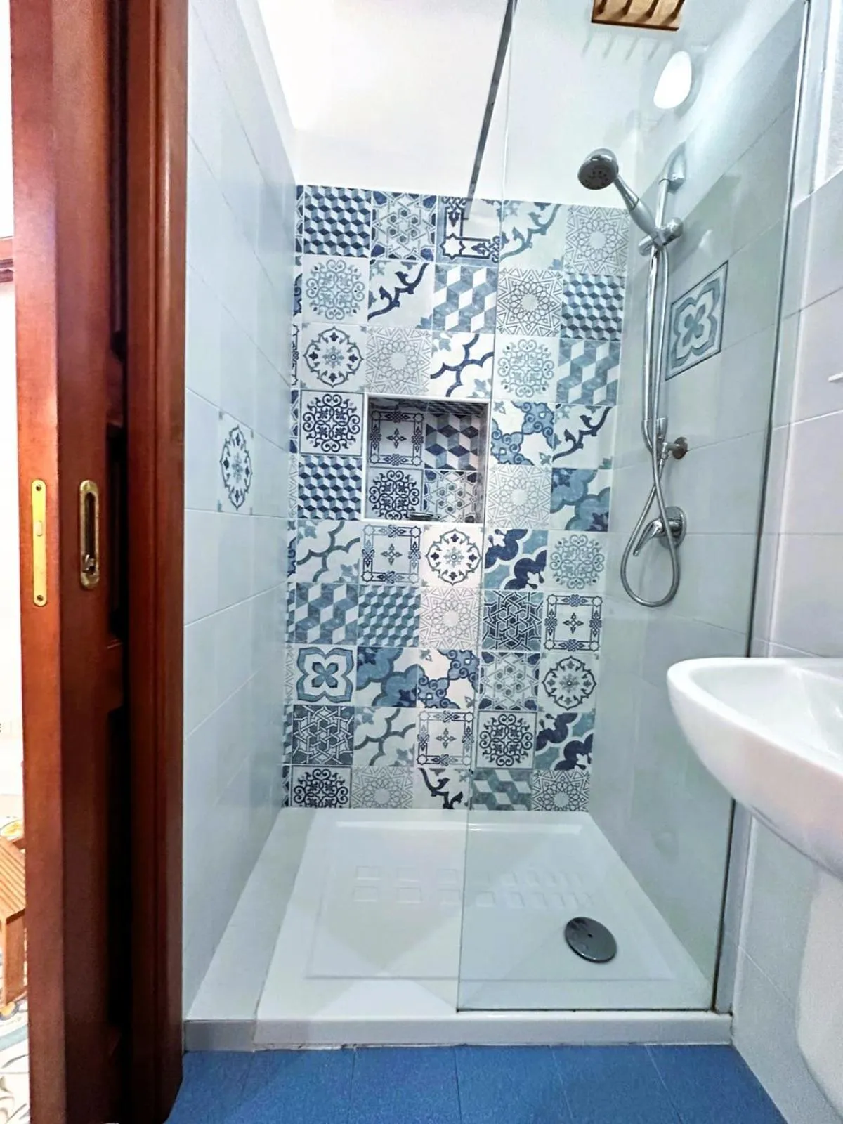 Shower in Malvasia 70