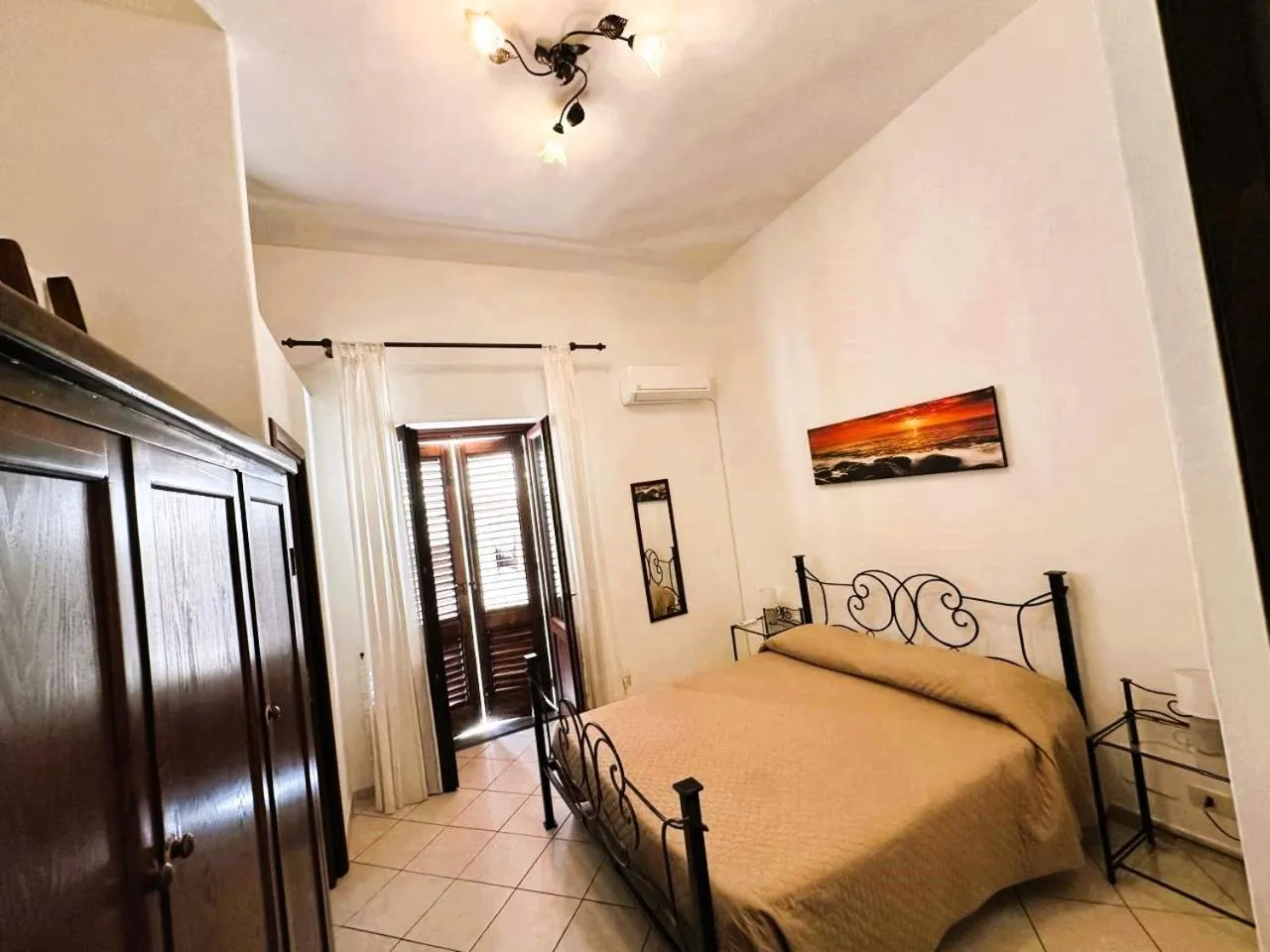 Bedroom, Bed in Malvasia 70