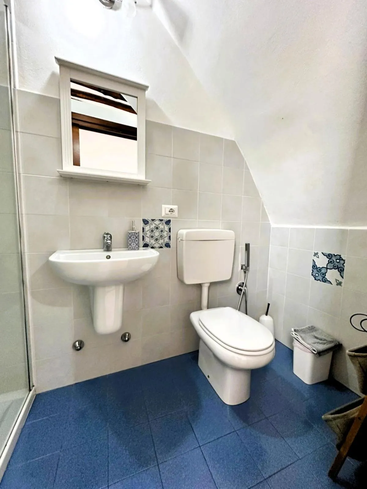 Bathroom in Malvasia 70