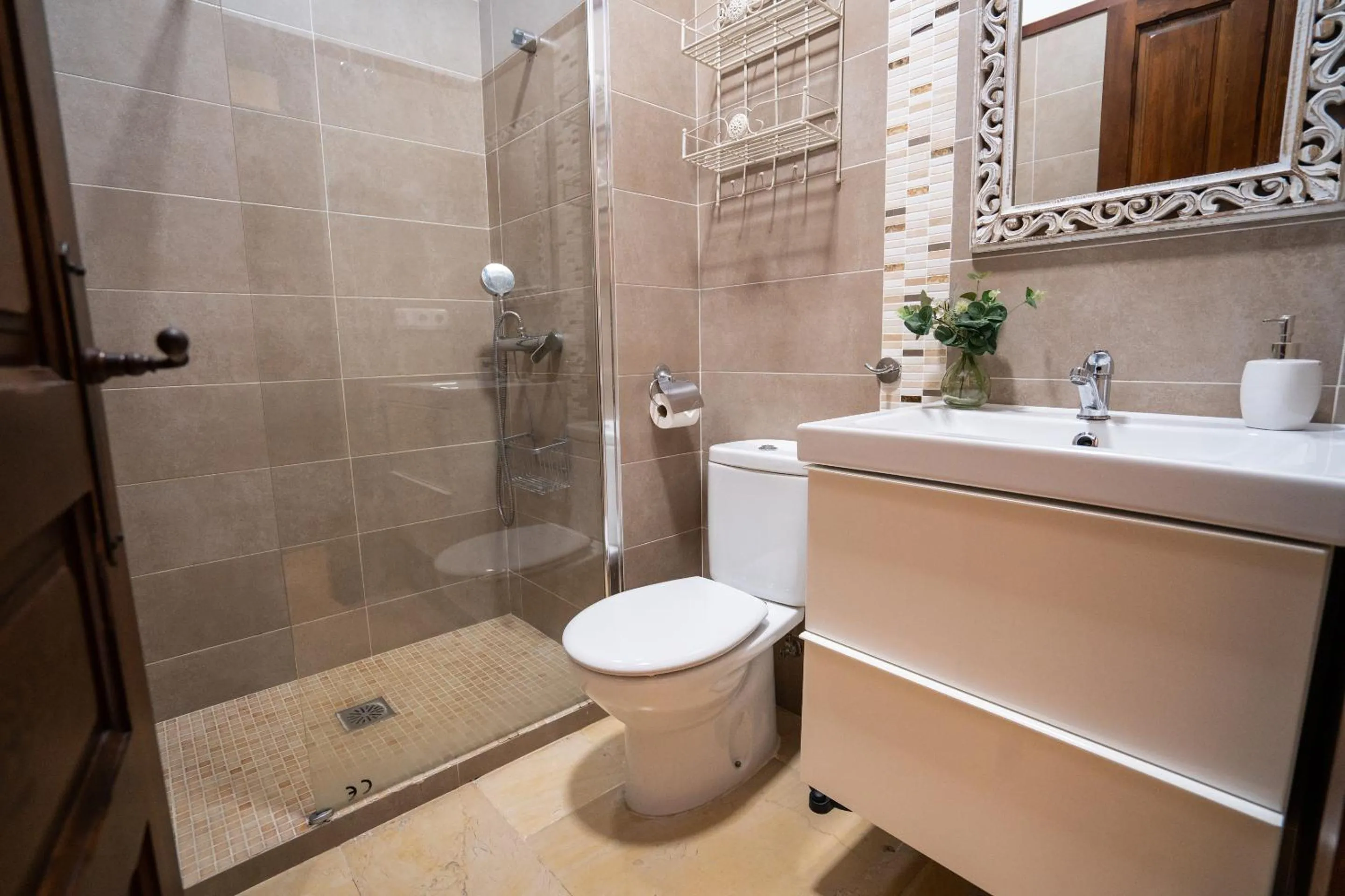 Shower in Hotel Azalea Playa