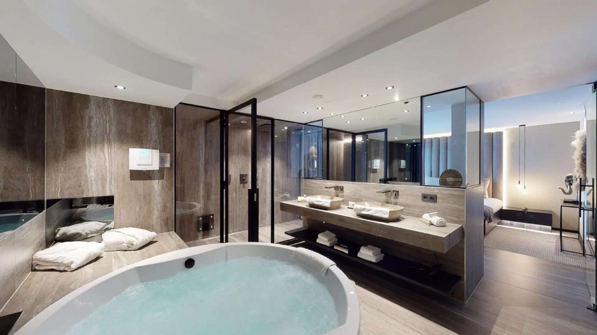 Bedroom in Van der Valk Hotel Mons Congres & Spa