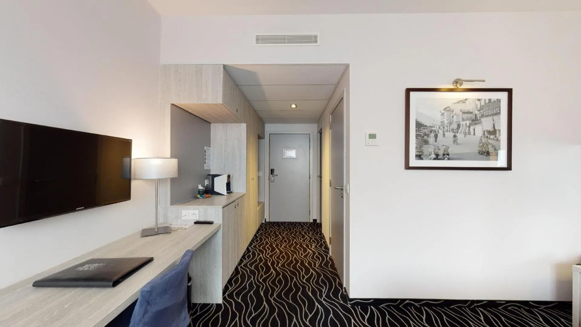 Bedroom in Van der Valk Hotel Mons Congres & Spa