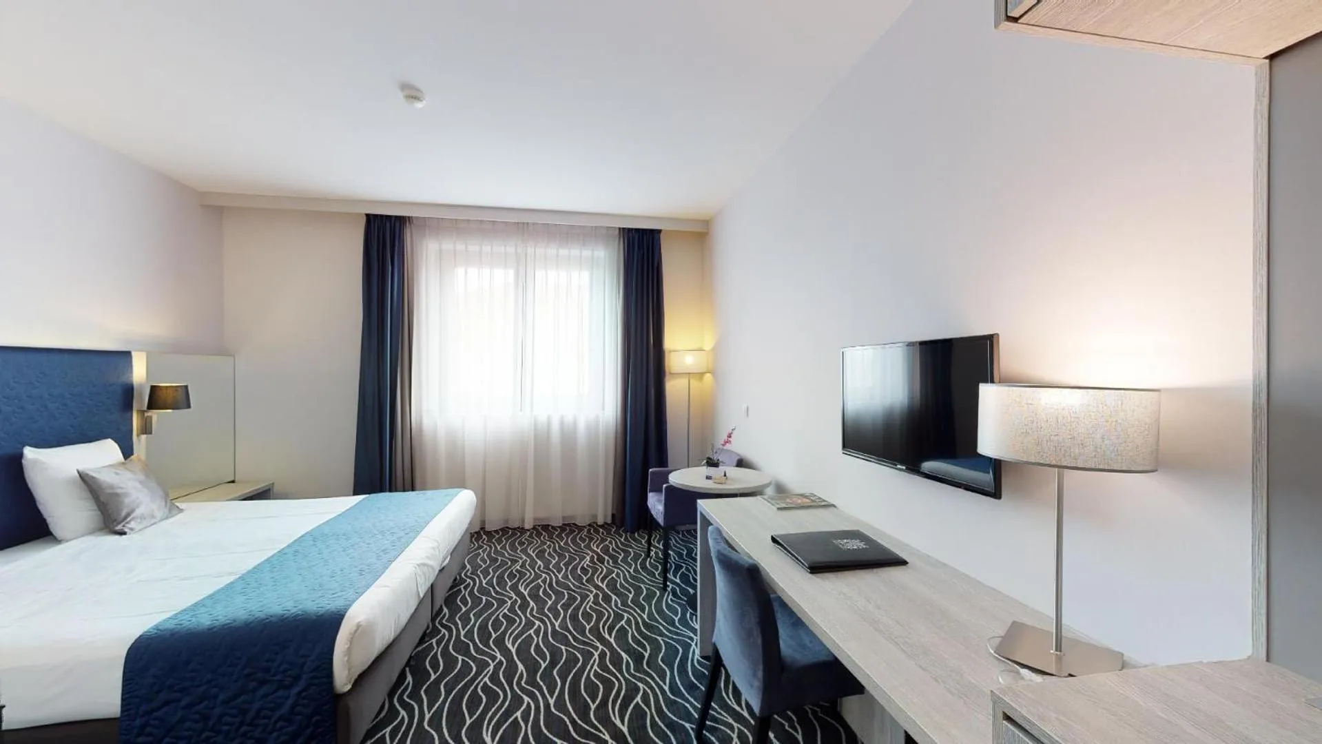 Bedroom, Bed in Van der Valk Hotel Mons Congres & Spa