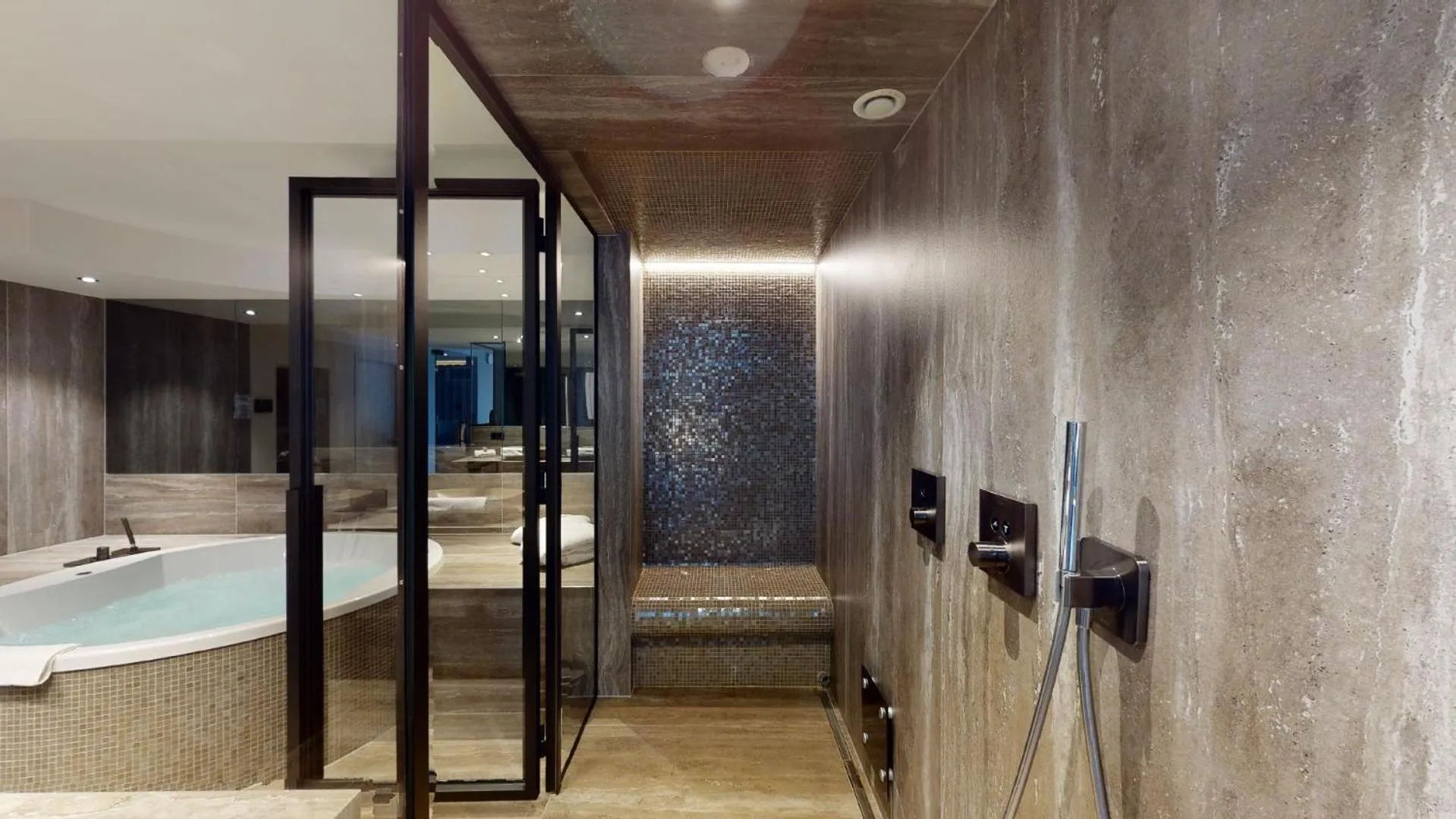 Bathroom in Van der Valk Hotel Mons Congres & Spa