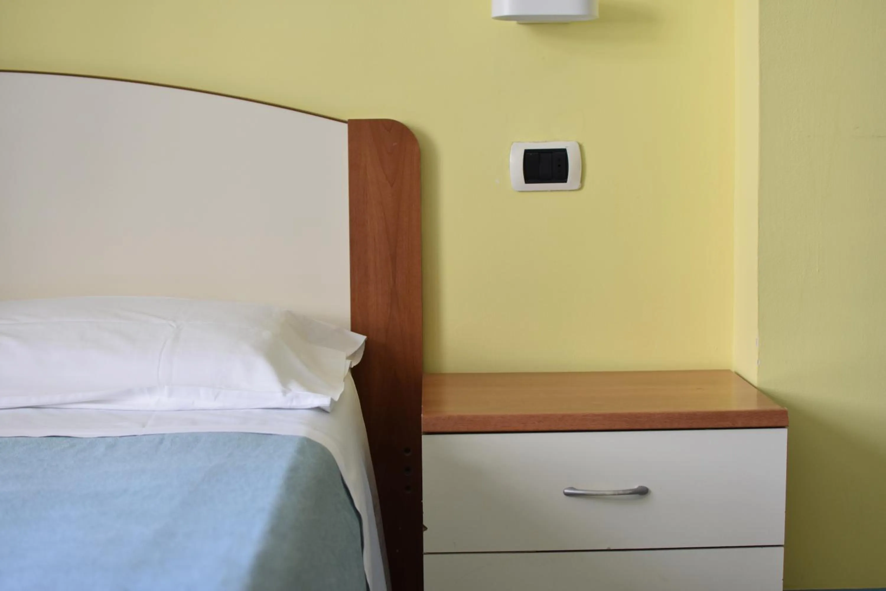 Bedroom, Bed in Hotel Bristol - a 30 mt dalla spiaggia