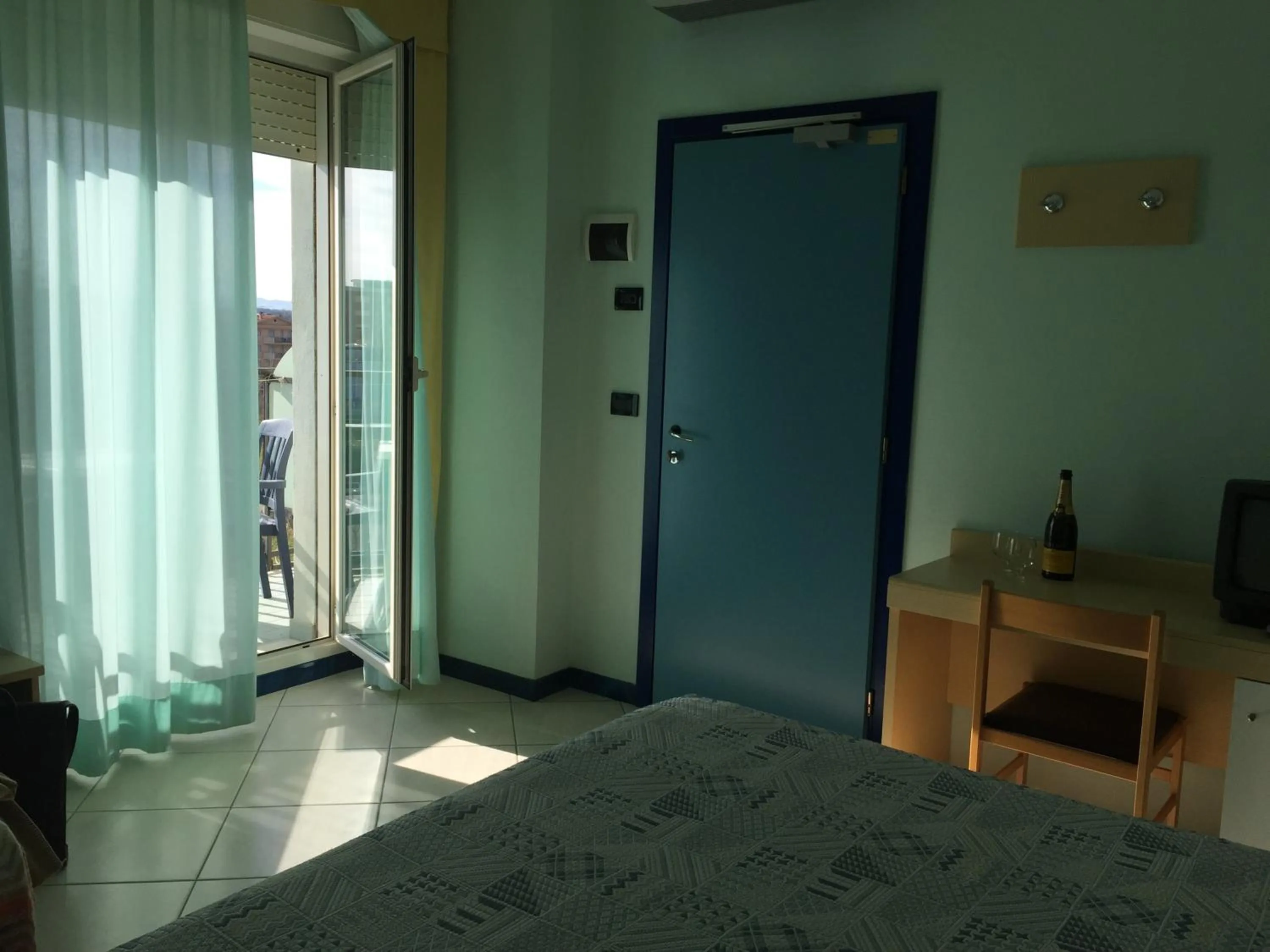 Bedroom, Bed in Hotel Bristol - a 30 mt dalla spiaggia