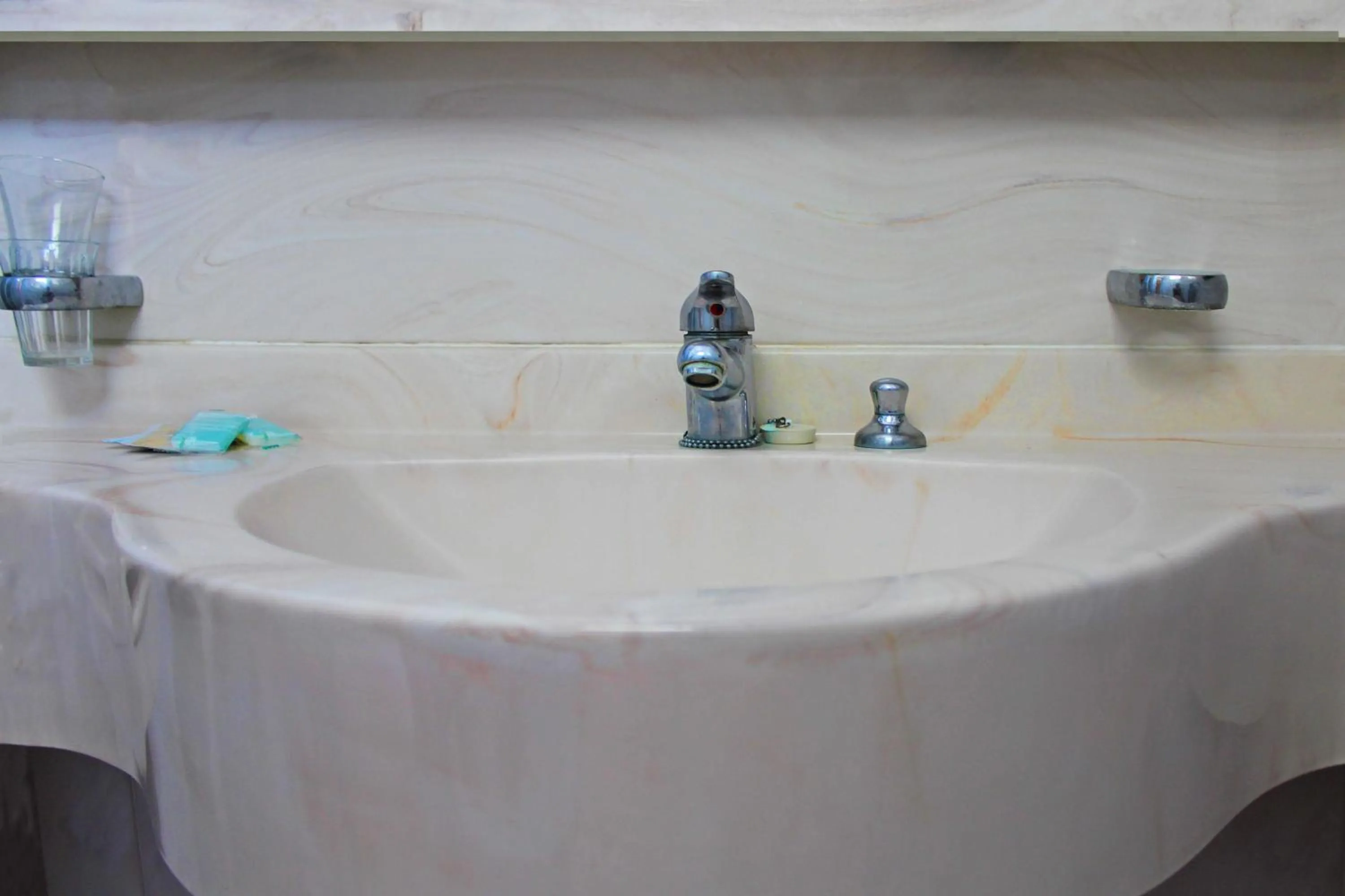 Bathroom in Hotel Bristol - a 30 mt dalla spiaggia