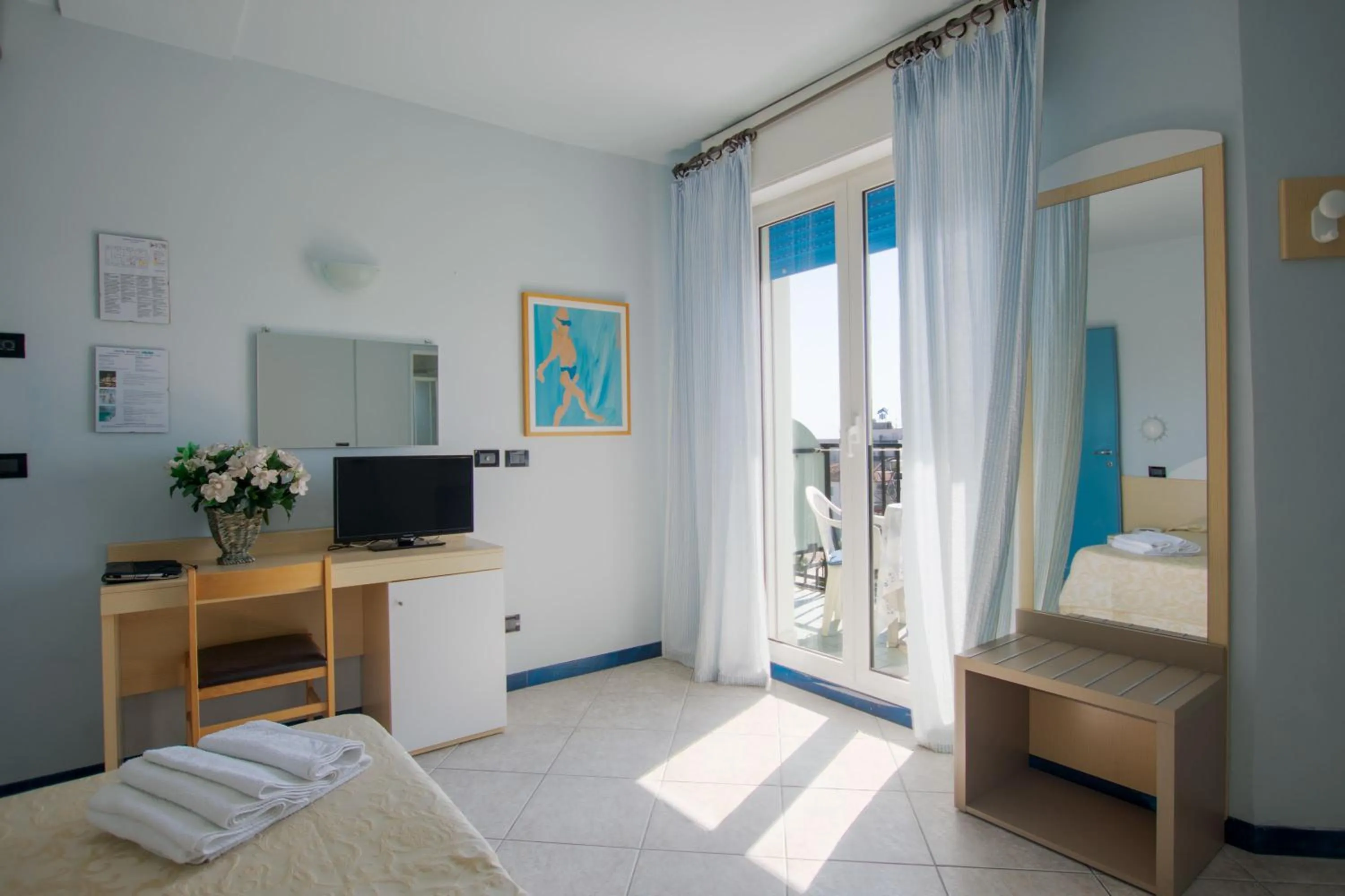 Bedroom, Bed in Hotel Bristol - a 30 mt dalla spiaggia
