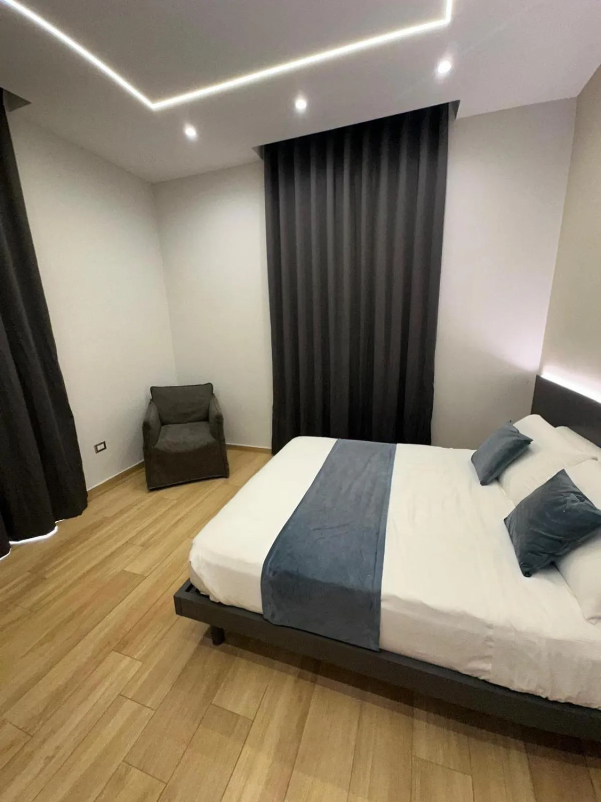 Photo of the whole room, Bed in Hotiday Napoli Astoria