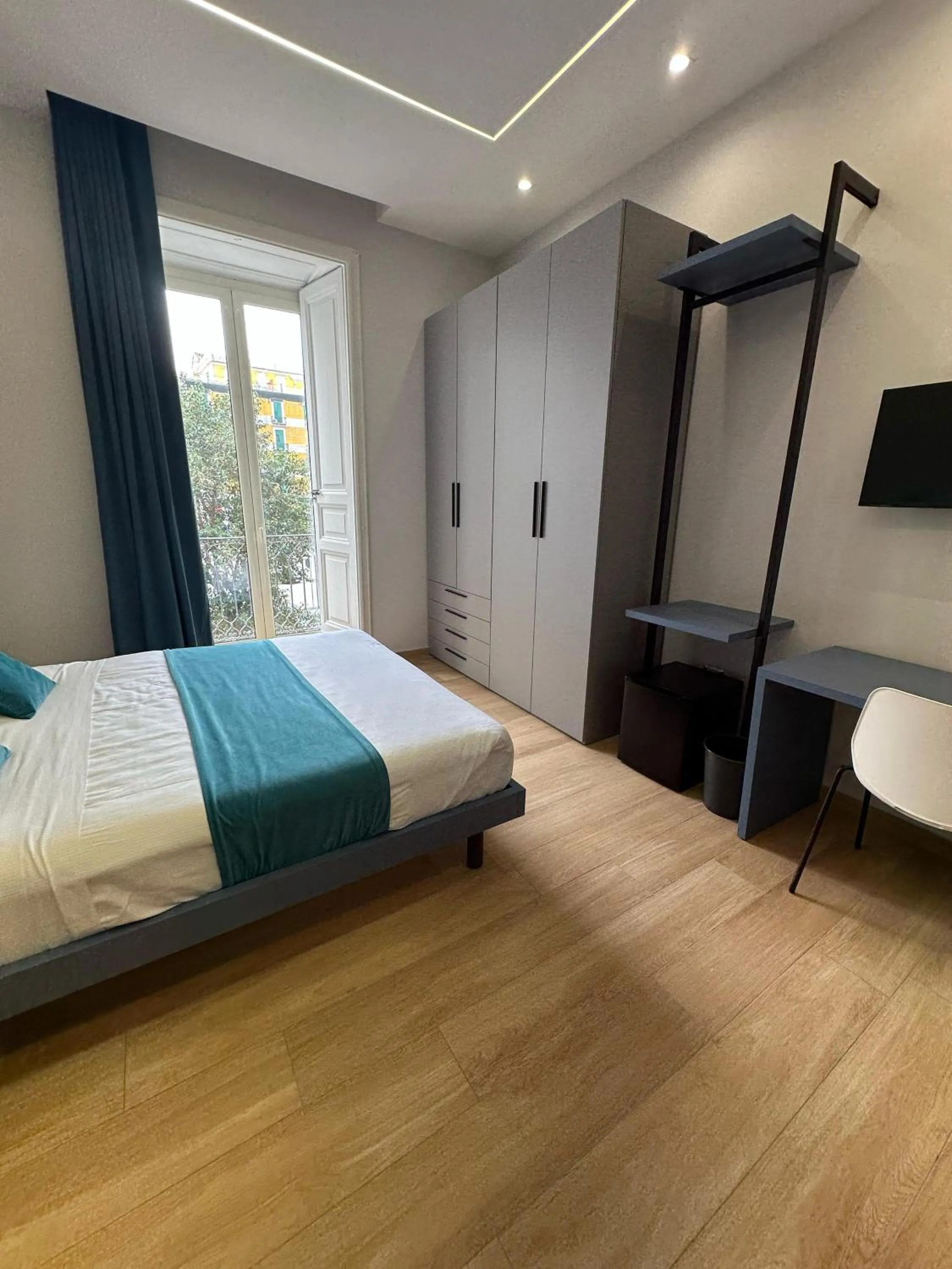 TV and multimedia, Bed in Hotiday Napoli Astoria