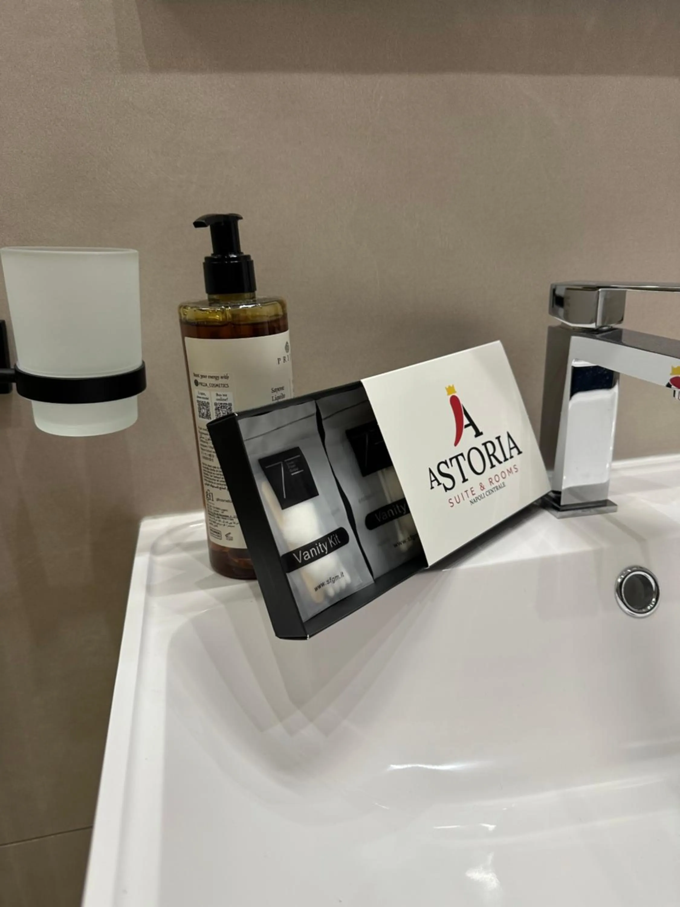 Bathroom in Hotiday Napoli Astoria