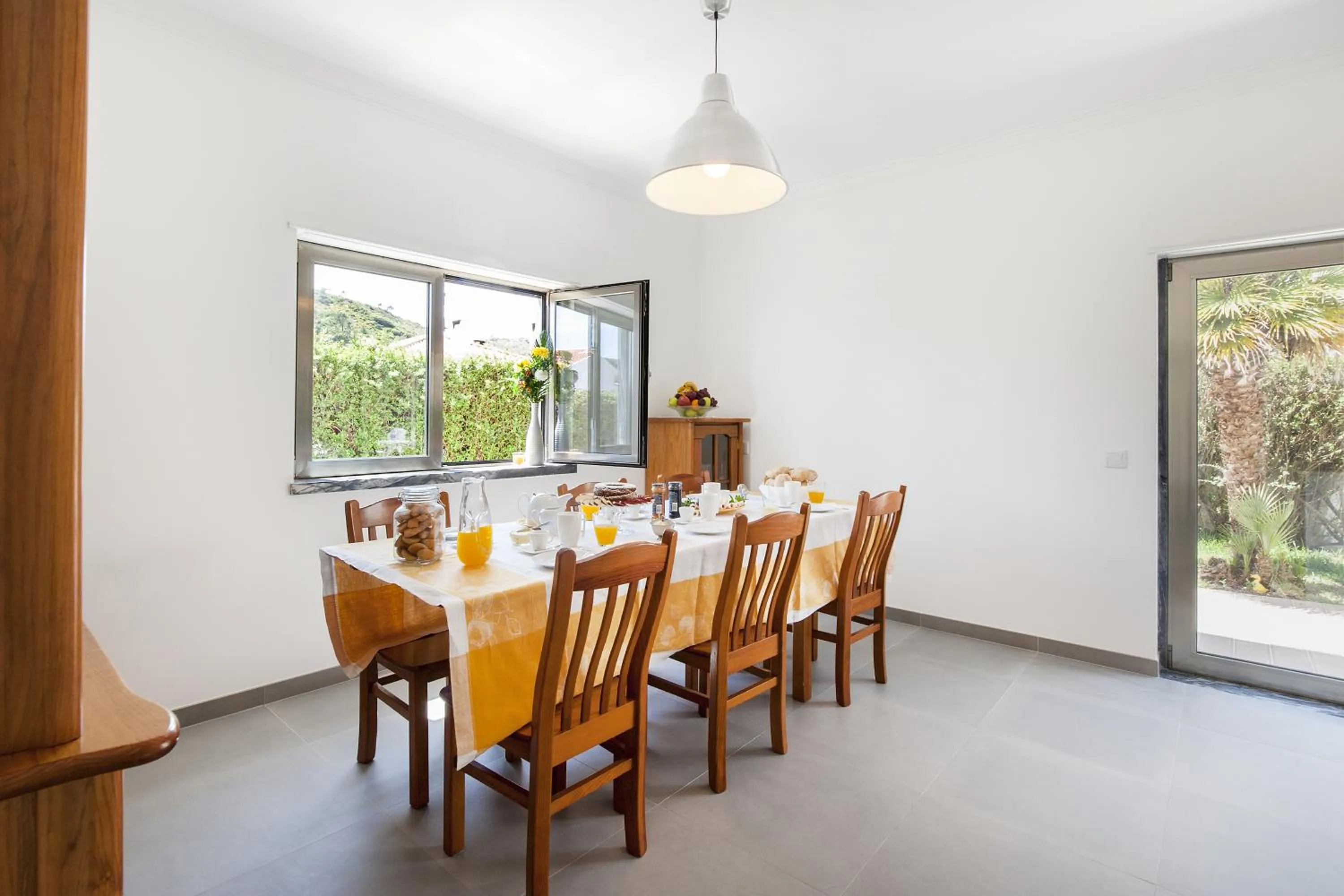 Breakfast in Beachouse - Surf, Bed & Breakfast