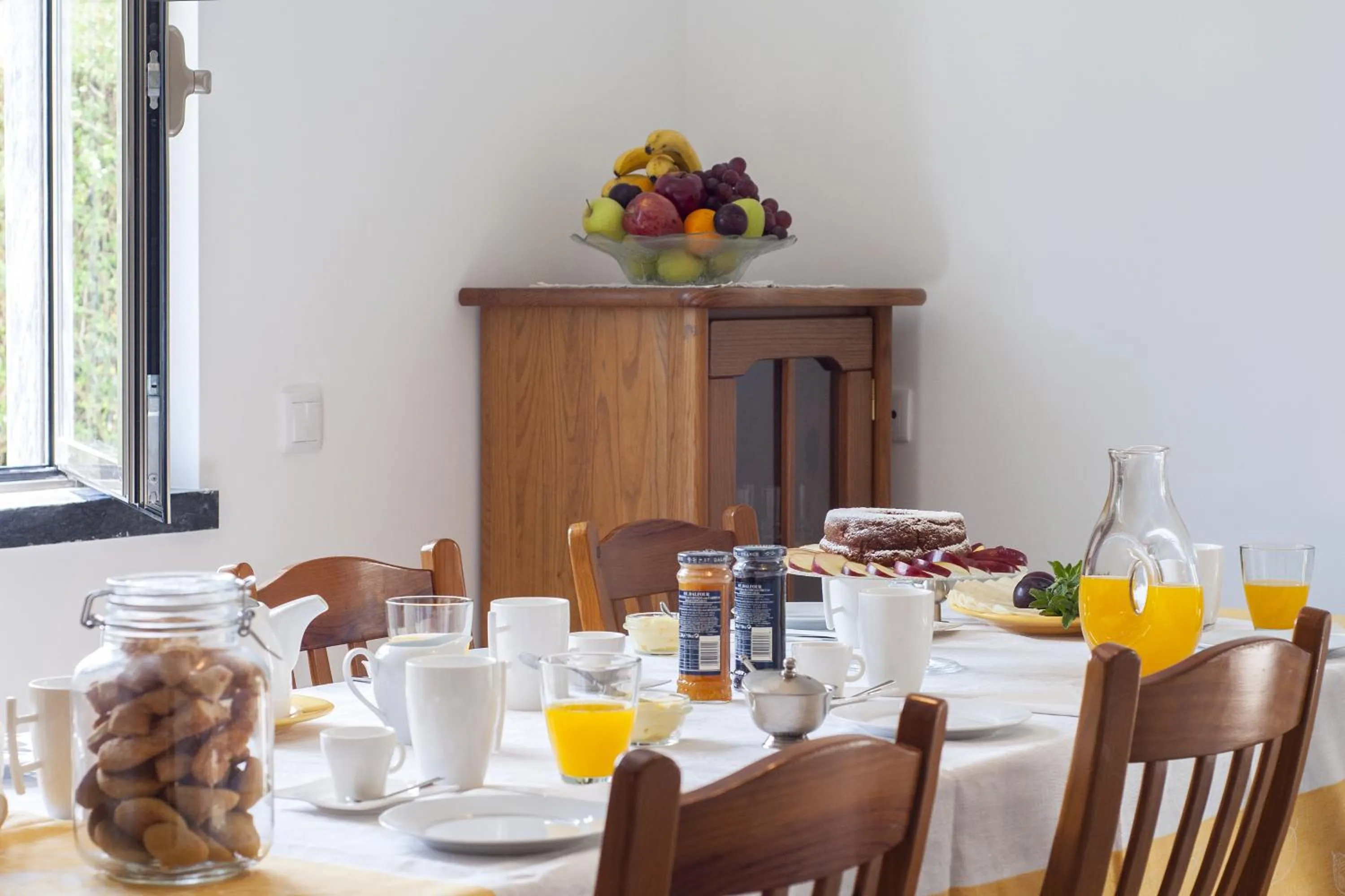 Breakfast in Beachouse - Surf, Bed & Breakfast