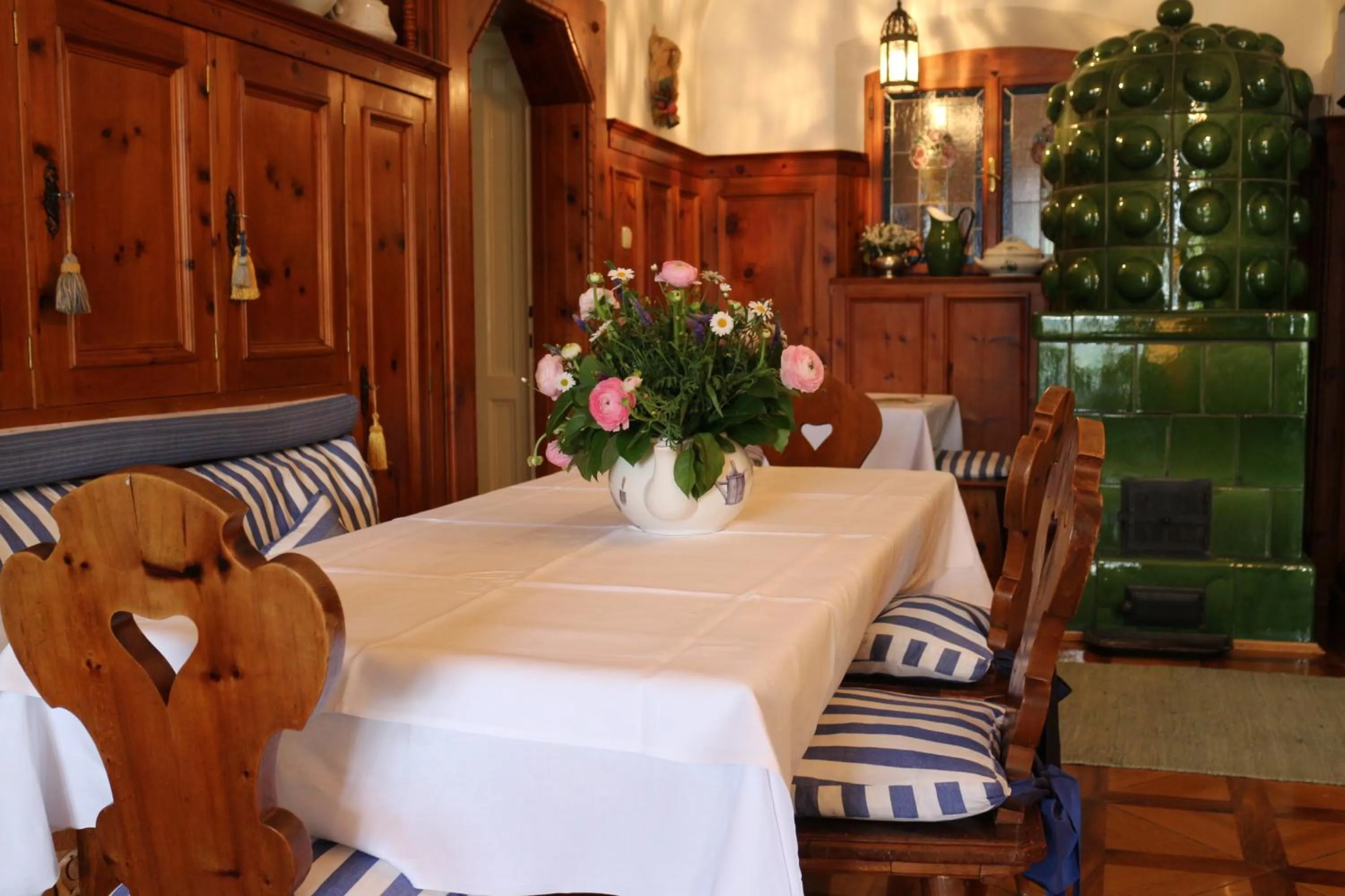 Lounge or bar in Hotel Seeschlößl Velden