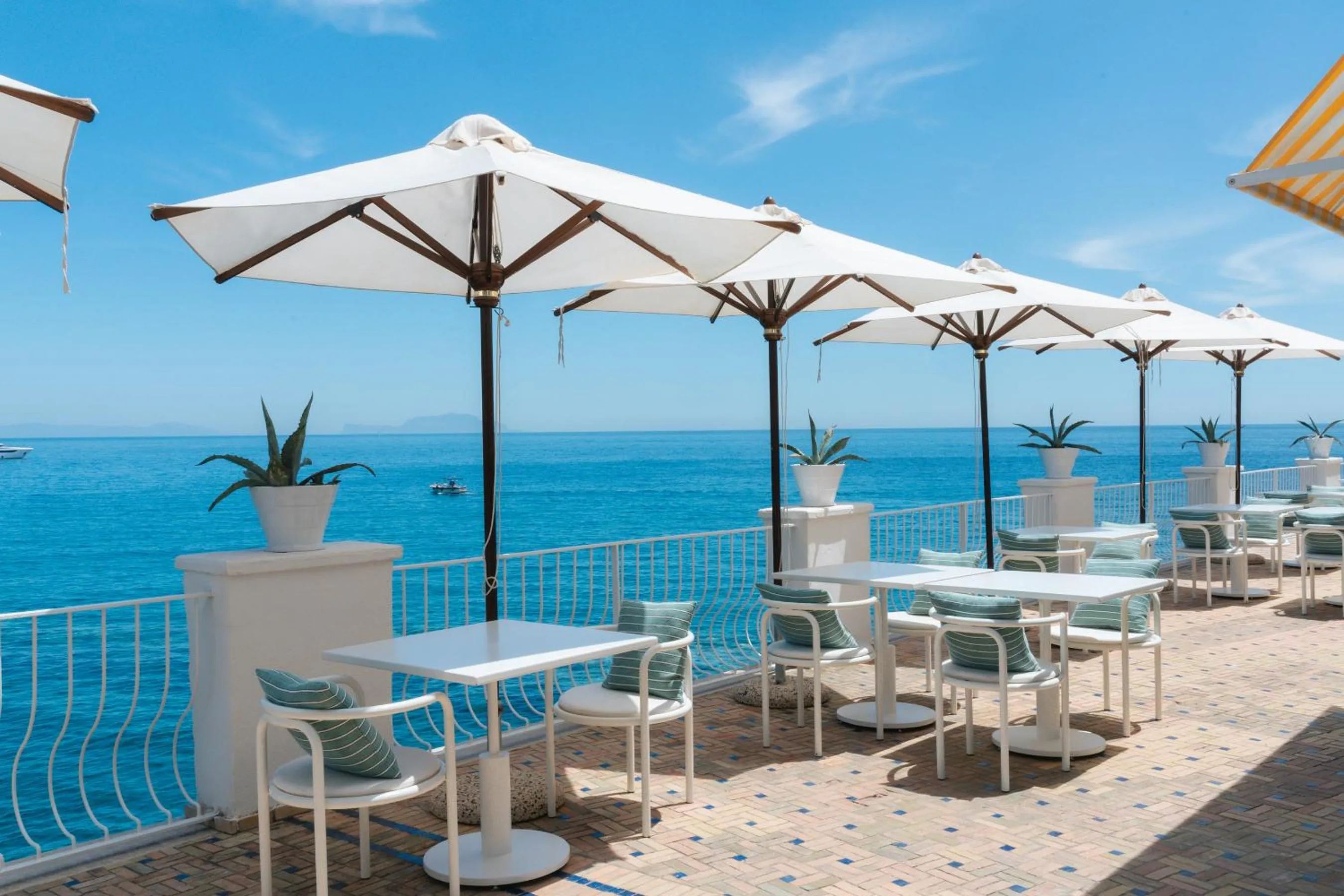 Restaurant/places to eat in Miramare Sea Resort & Spa