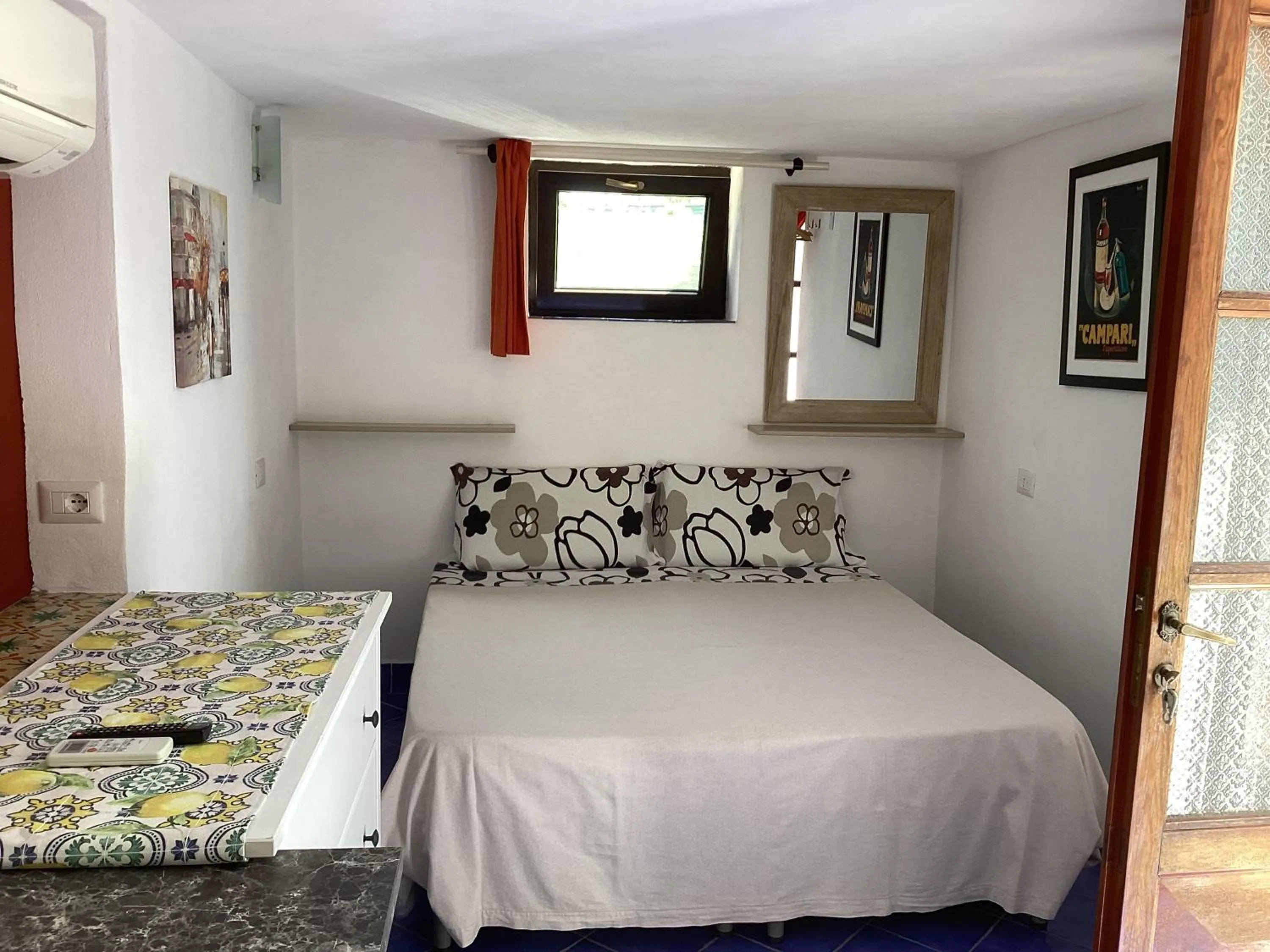 Bedroom, Bed in Casetta Minghitto Relaxing rooms in Capri