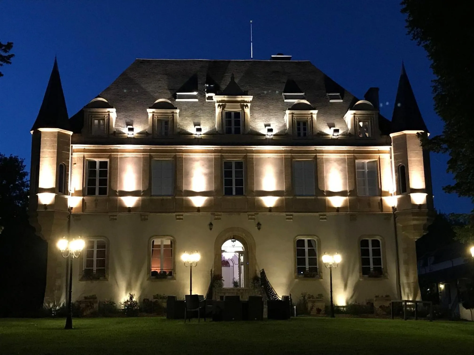 Domaine de Puy Robert LASCAUX - A 800m Grotte de Lascaux - Hôtel avec piscine - Chambres et gîtes-appartements - Sarlat - Dordogne