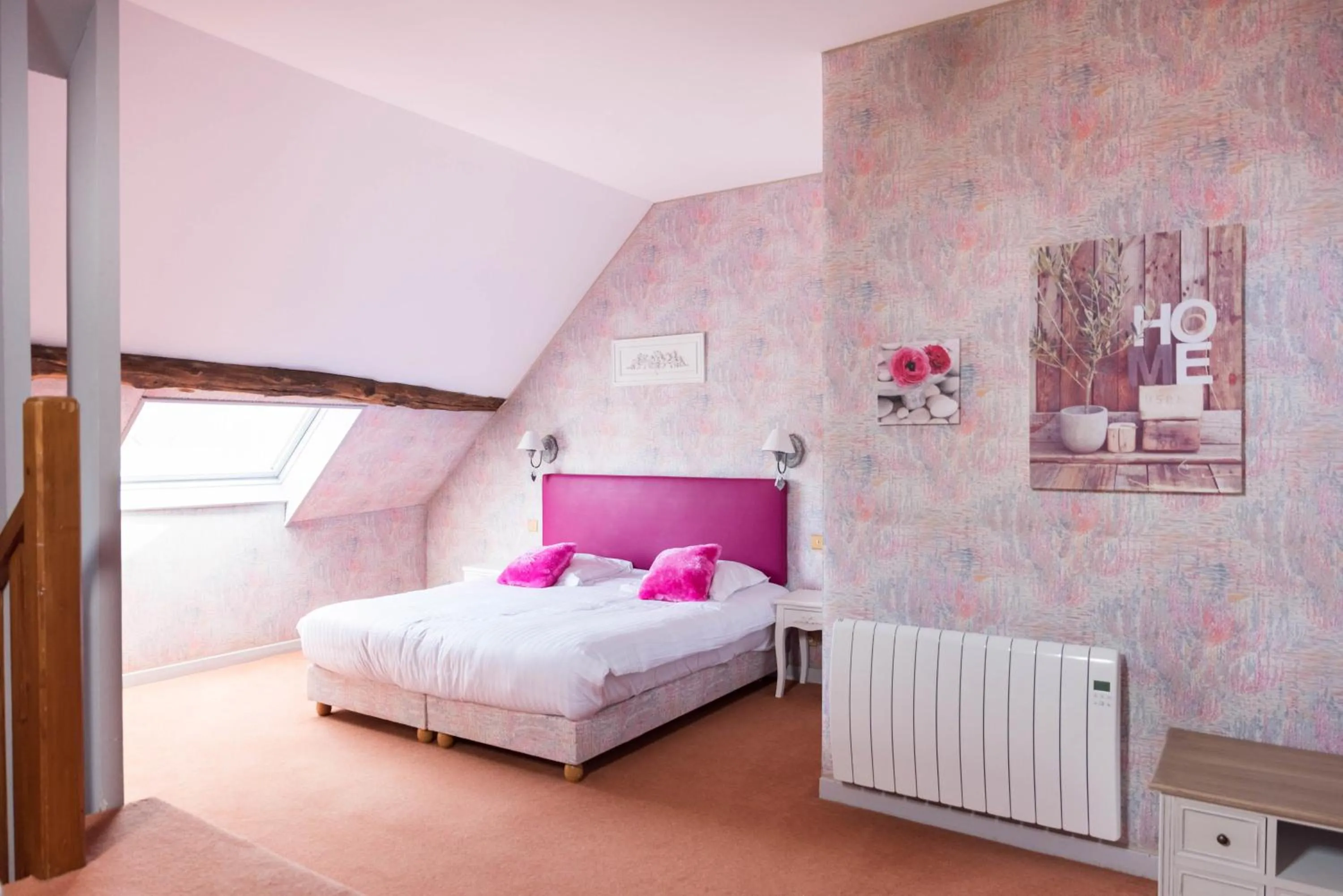 Family Junior Suite - single occupancy in Domaine de Puy Robert LASCAUX - A 800m Grotte de Lascaux - Hôtel avec piscine - Chambres et gîtes-appartements - Sarlat - Dordogne