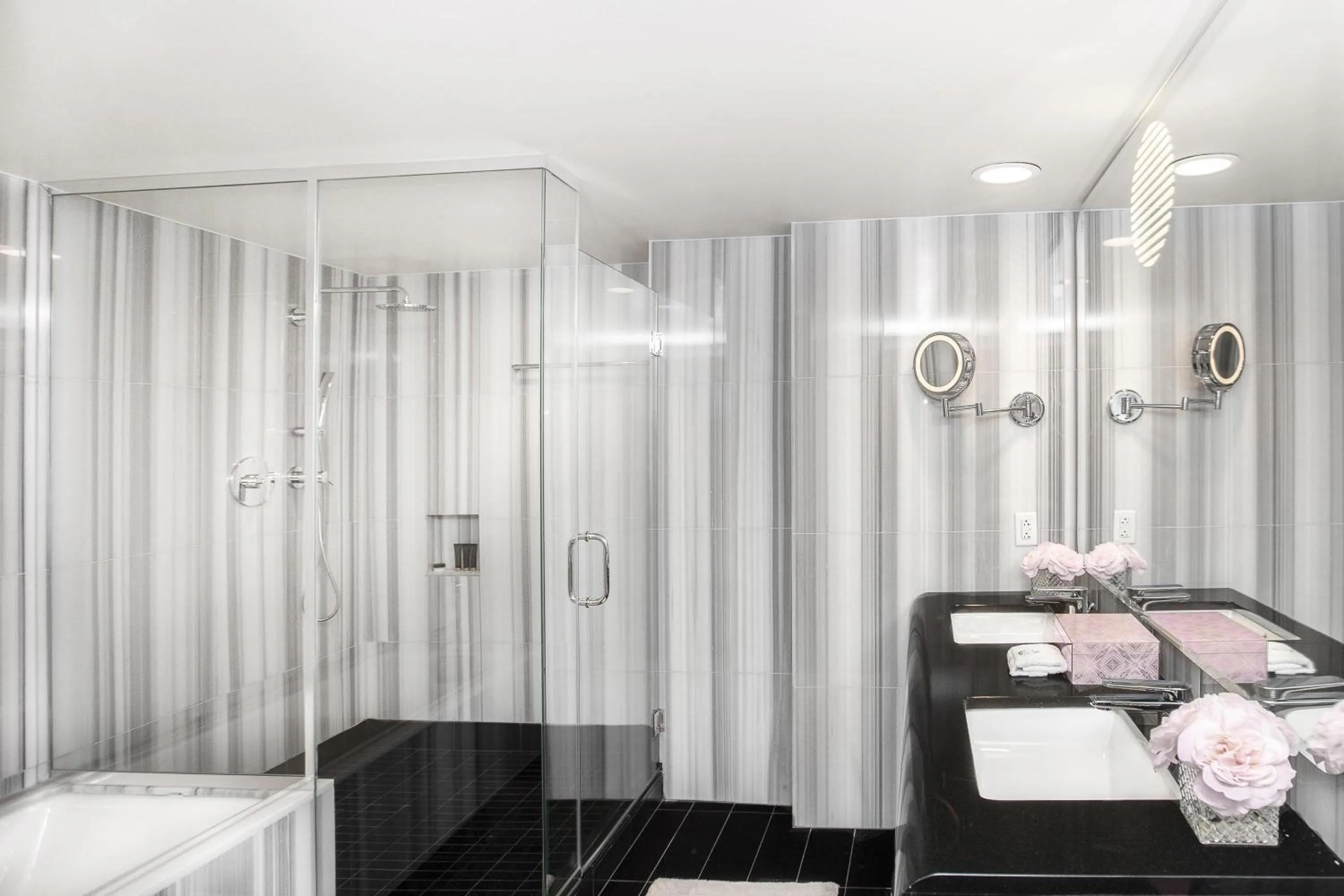 Bathroom, Bed in The Watergate Hotel Georgetown