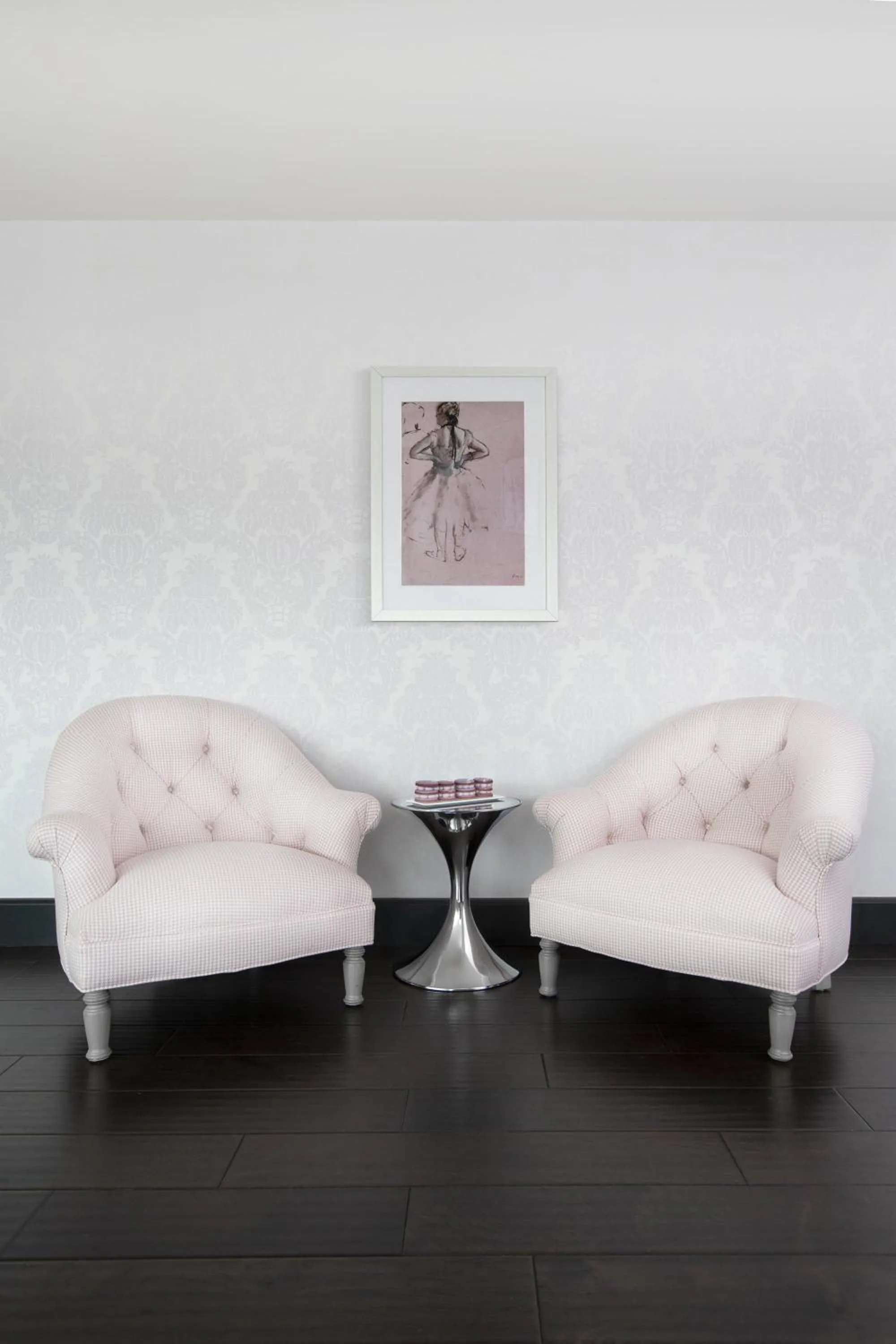 Seating area in The Watergate Hotel Georgetown