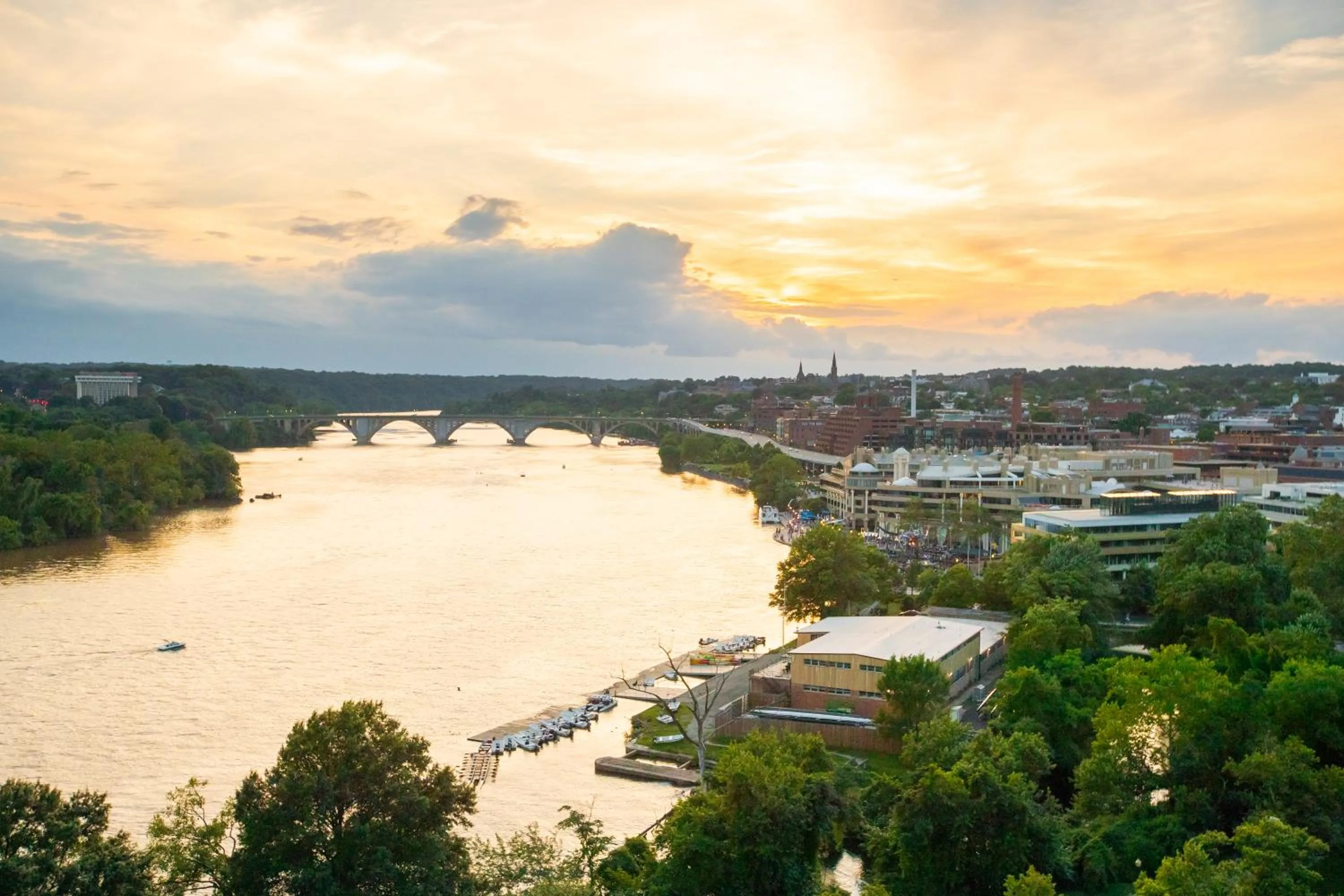 Balcony/Terrace in The Watergate Hotel Georgetown
